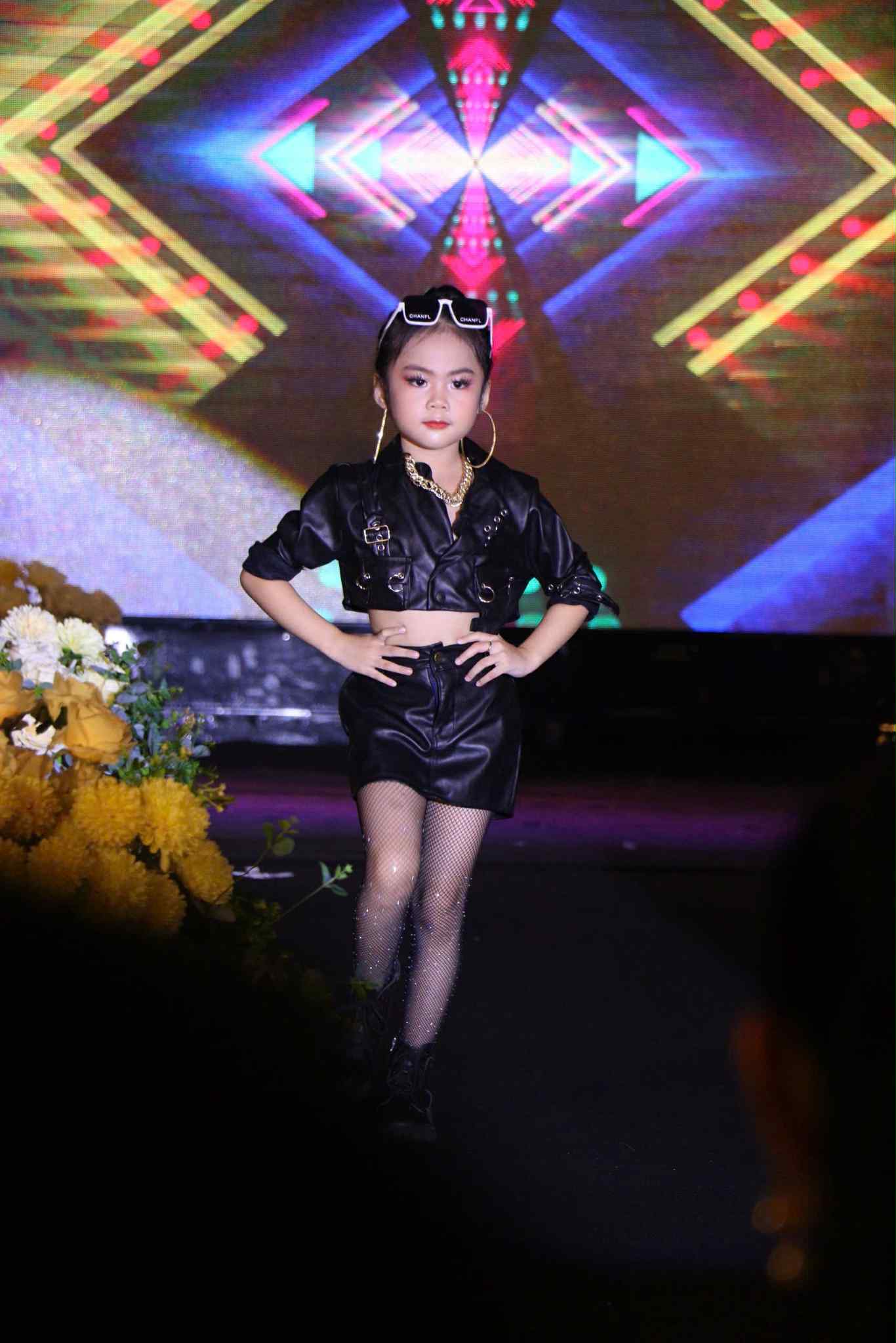 Phi Thanh V&acirc;n khoe "Thi&ecirc;n thần nh&iacute; " Kim sơn ca  - Ảnh 5.