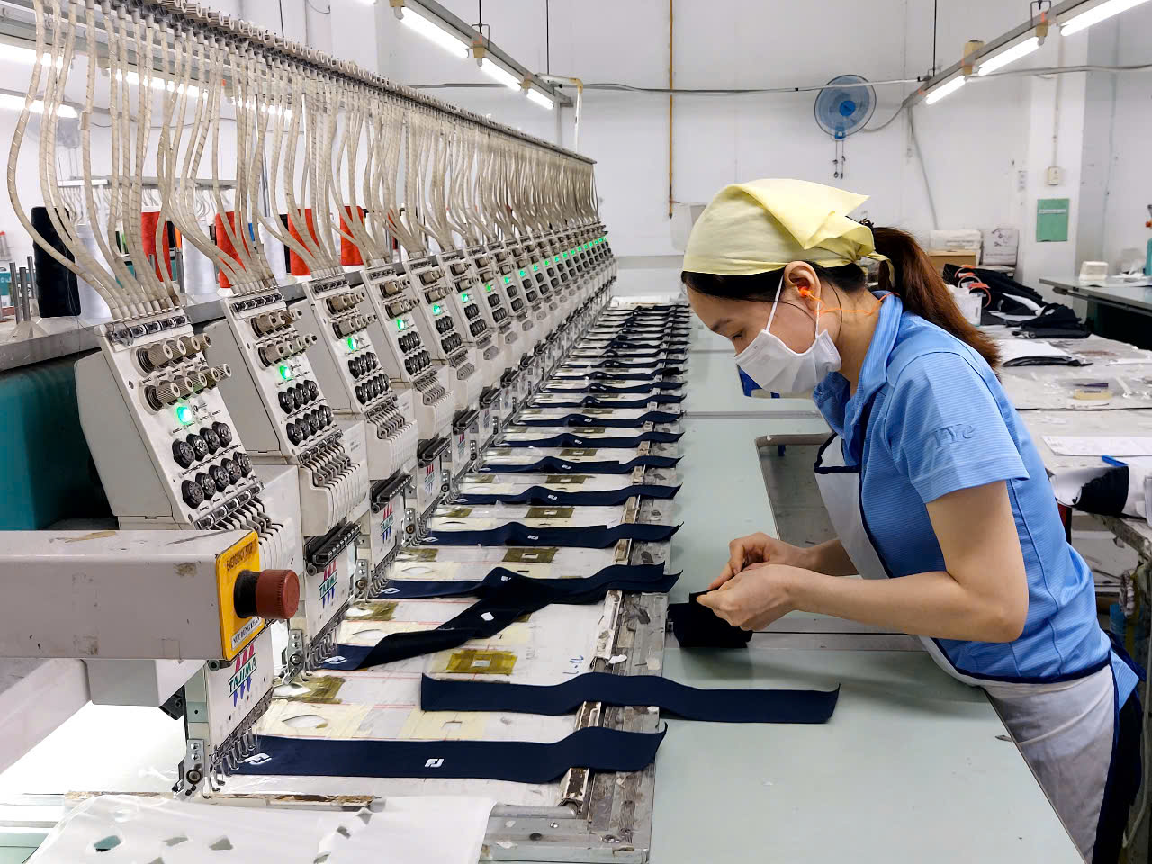 Từ ng&agrave;y 1-7, lương đ&oacute;ng BHTN cao nhất của người lao động l&ecirc;n đến 106,2 triệu đồng/th&aacute;ng  - Ảnh 1.