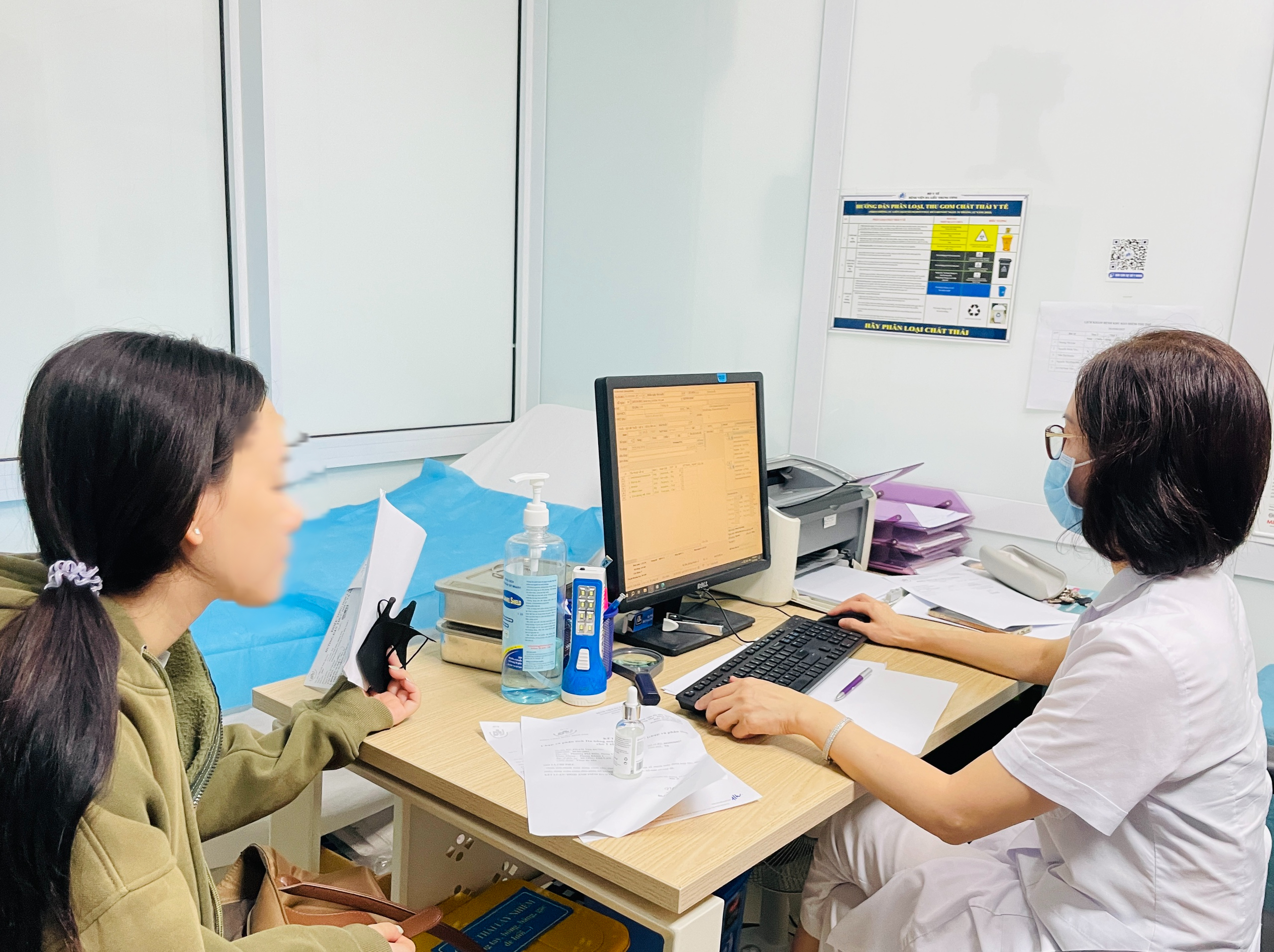 L&agrave;m đẹp theo TikTok, KOL: Chuy&ecirc;n gia cảnh b&aacute;o rủi ro từ tr&agrave;o lưu - Ảnh 3.