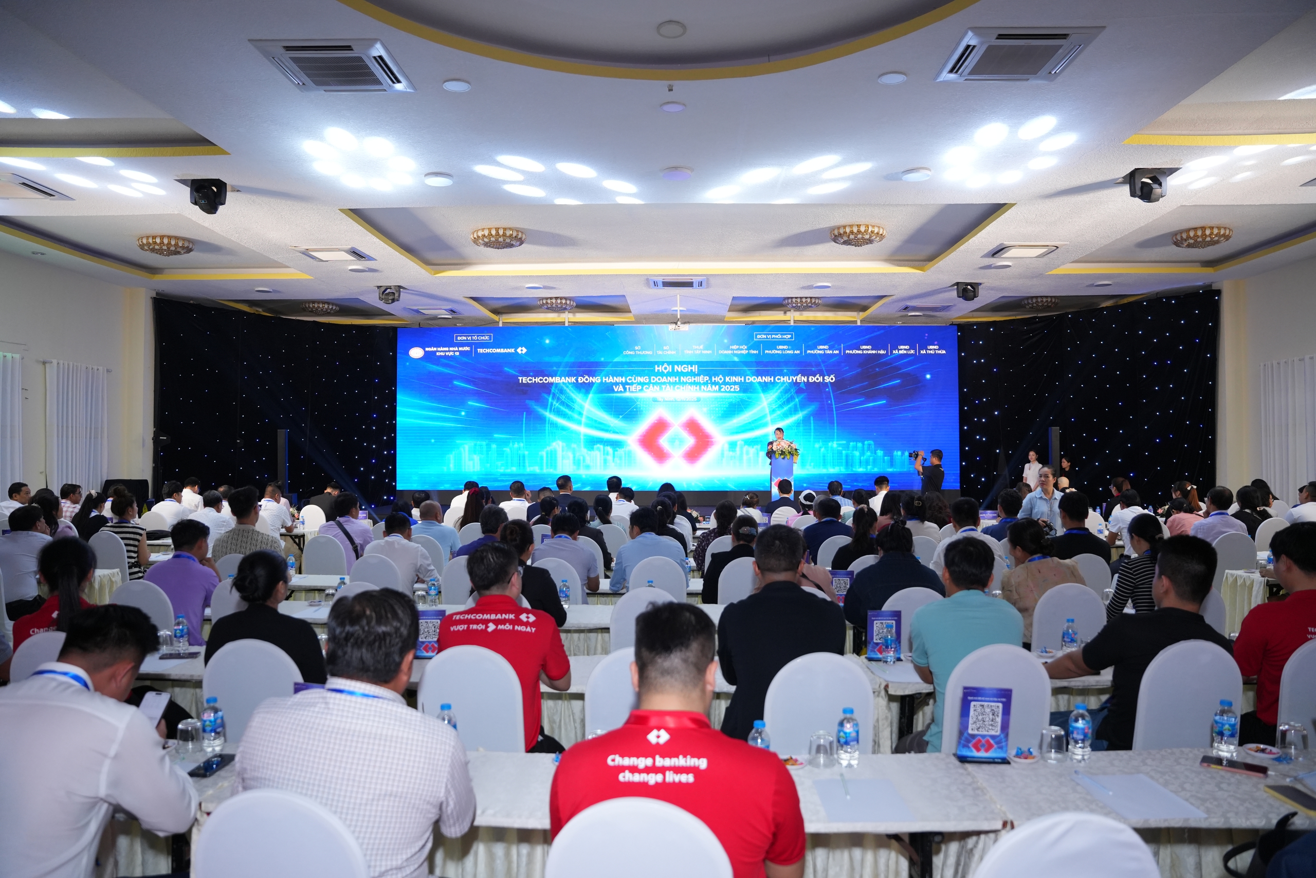 Techcombank mở rộng tiếp cận t&agrave;i ch&iacute;nh cho doanh nghiệp nhỏ v&agrave; hộ kinh doanh - Ảnh 1.