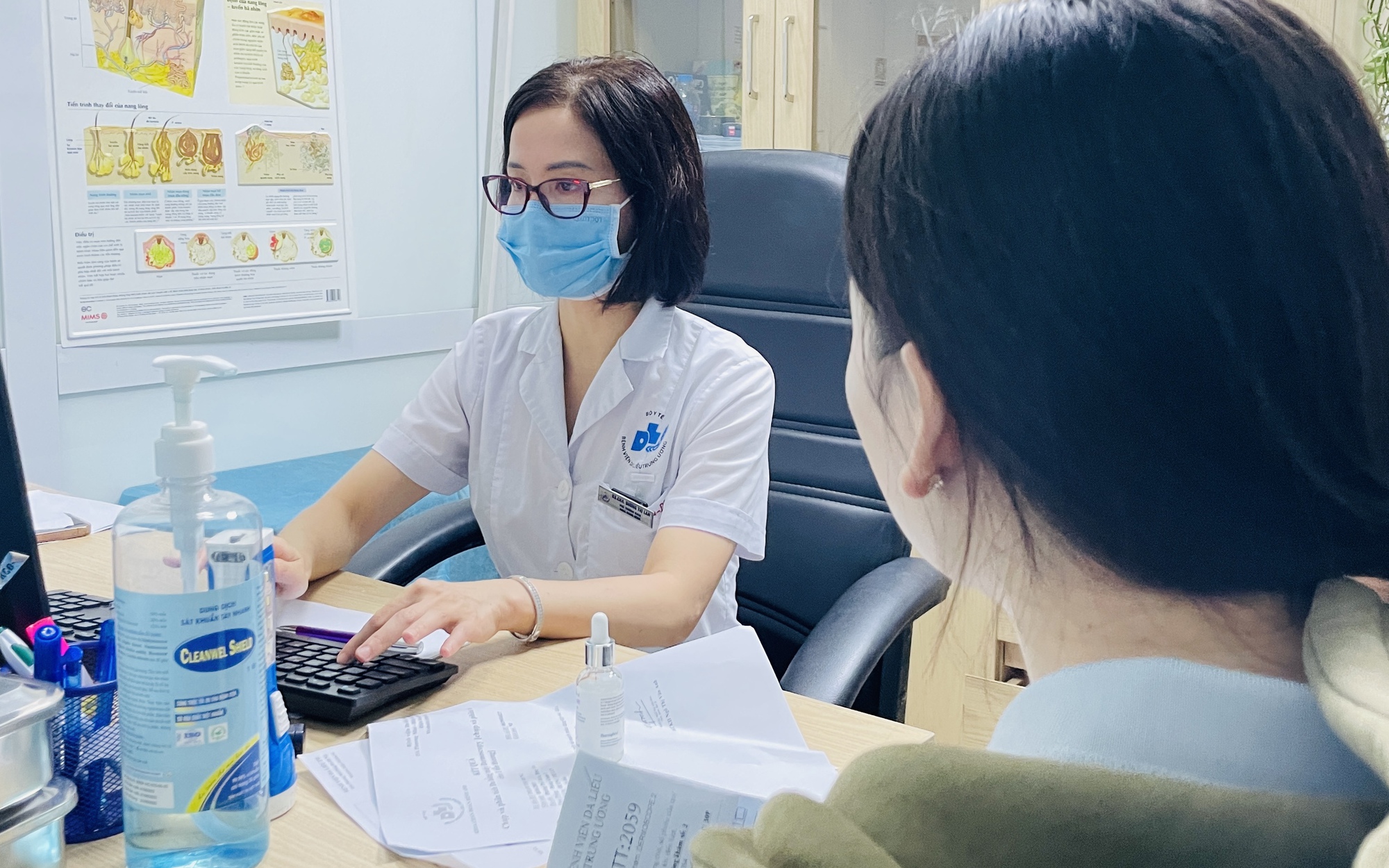 Làm đẹp theo TikTok, KOL: Chuyên gia cảnh báo rủi ro từ trào lưu