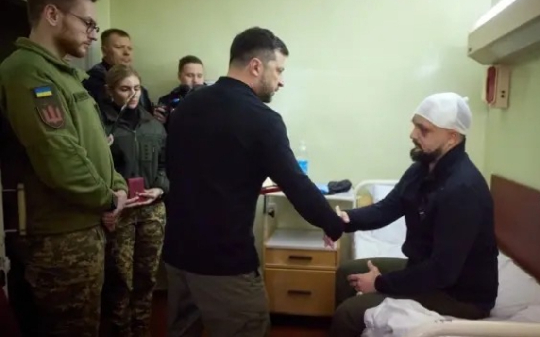 Nga tăng sức ép, tổng thống Ukraine đến tiền tuyến
