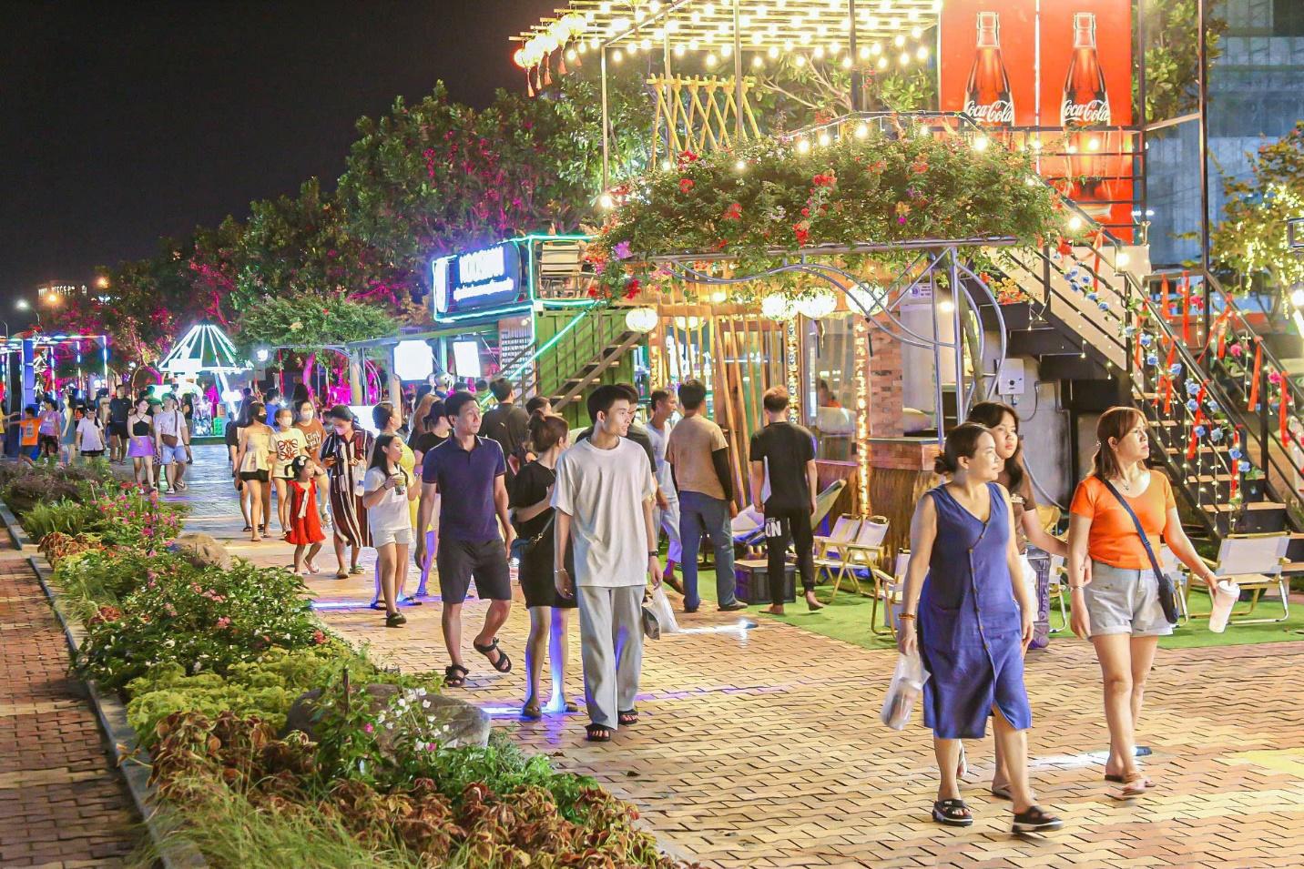 Kinh tế đ&ecirc;m Đ&agrave; Nẵng c&ograve;n thiếu một &ldquo;thỏi nam ch&acirc;m&rdquo; xứng tầm - Ảnh 1.