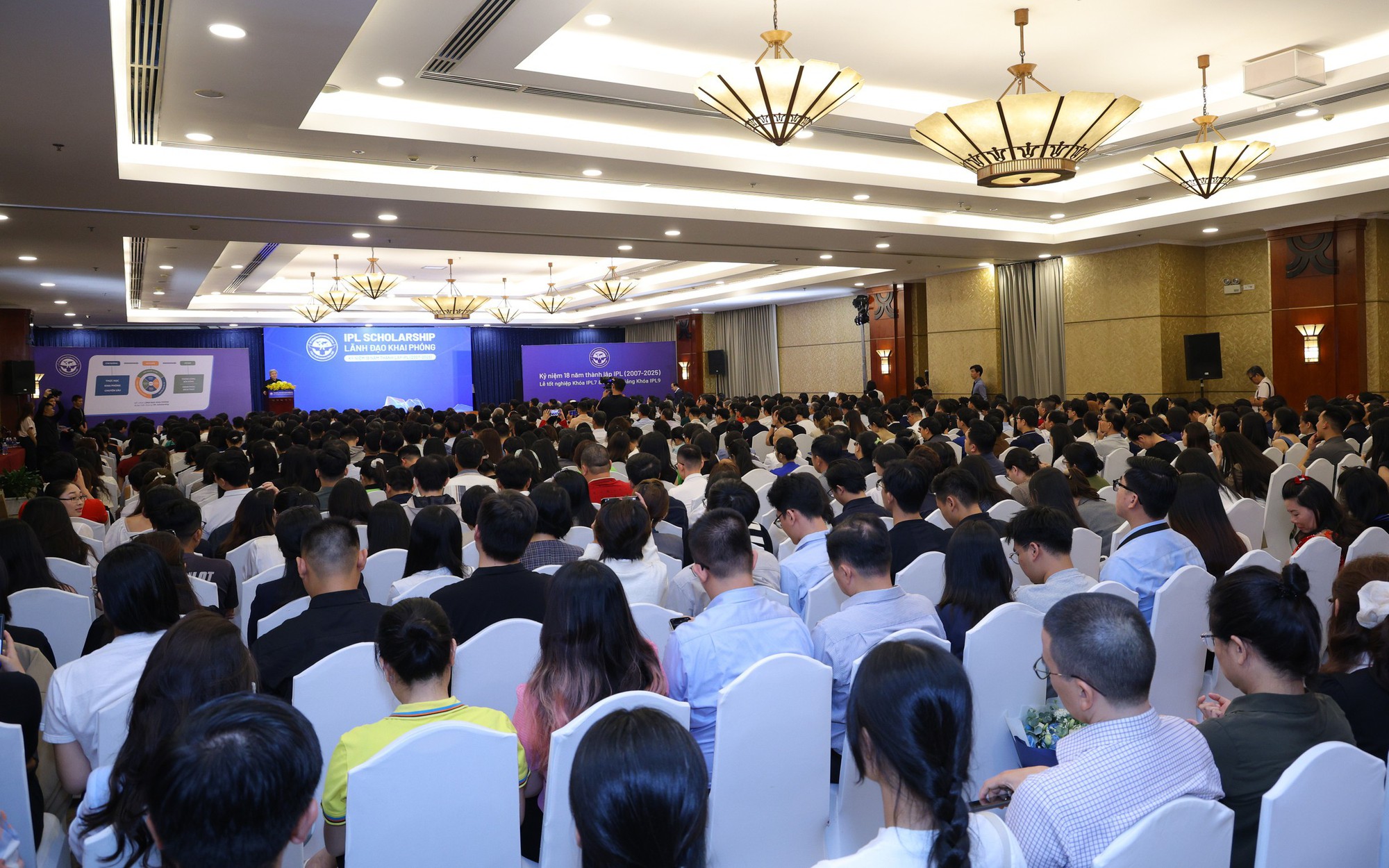 Tọa đàm "Đối thoại về chân dung thế hệ doanh nhân mới"