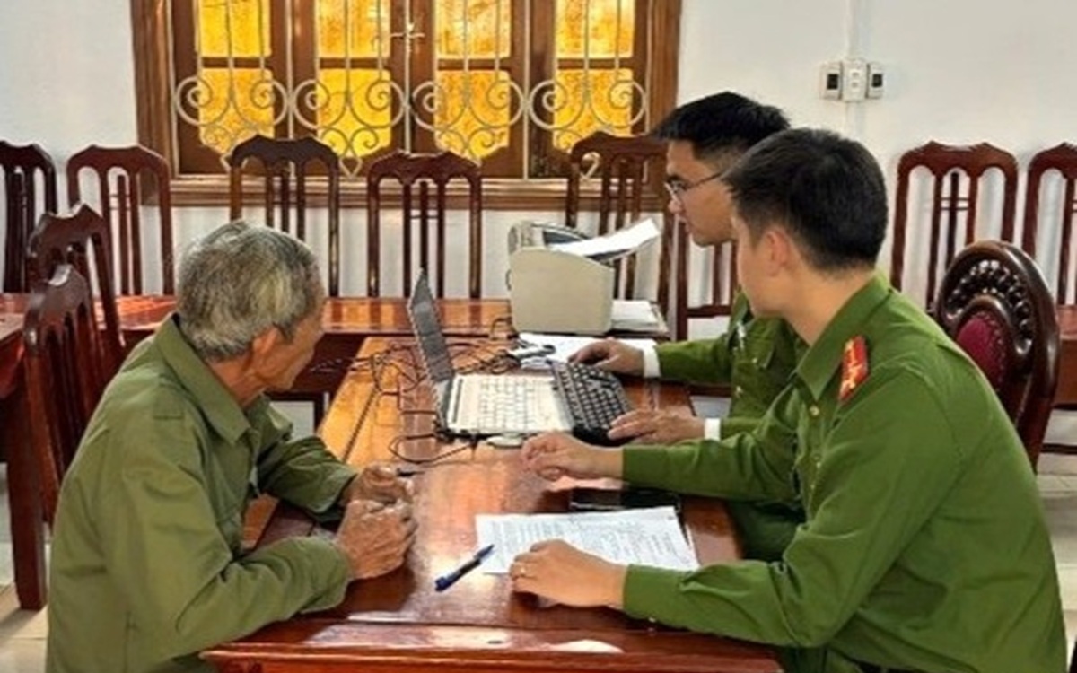 Bắt tạm giam 2 đối tượng gây rối, đập phá cây xăng - Ảnh 2.