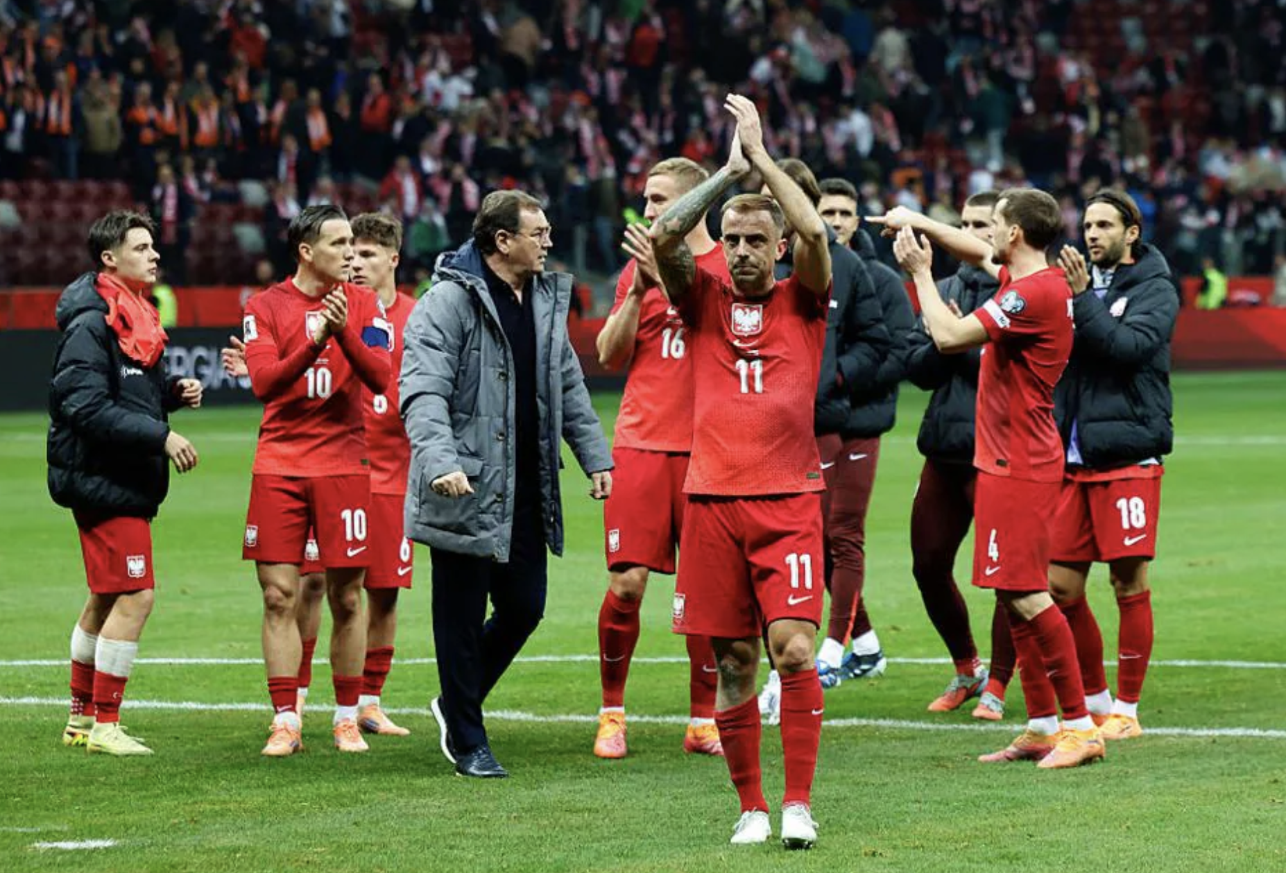 "Lốc da cam" Hà Lan chạm tay vé World Cup, Ba Lan hết mơ mộng - Ảnh 5.