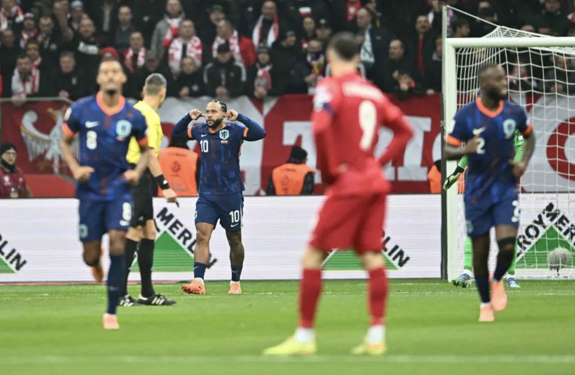 "Lốc da cam" Hà Lan chạm tay vé World Cup, Ba Lan hết mơ mộng - Ảnh 3.