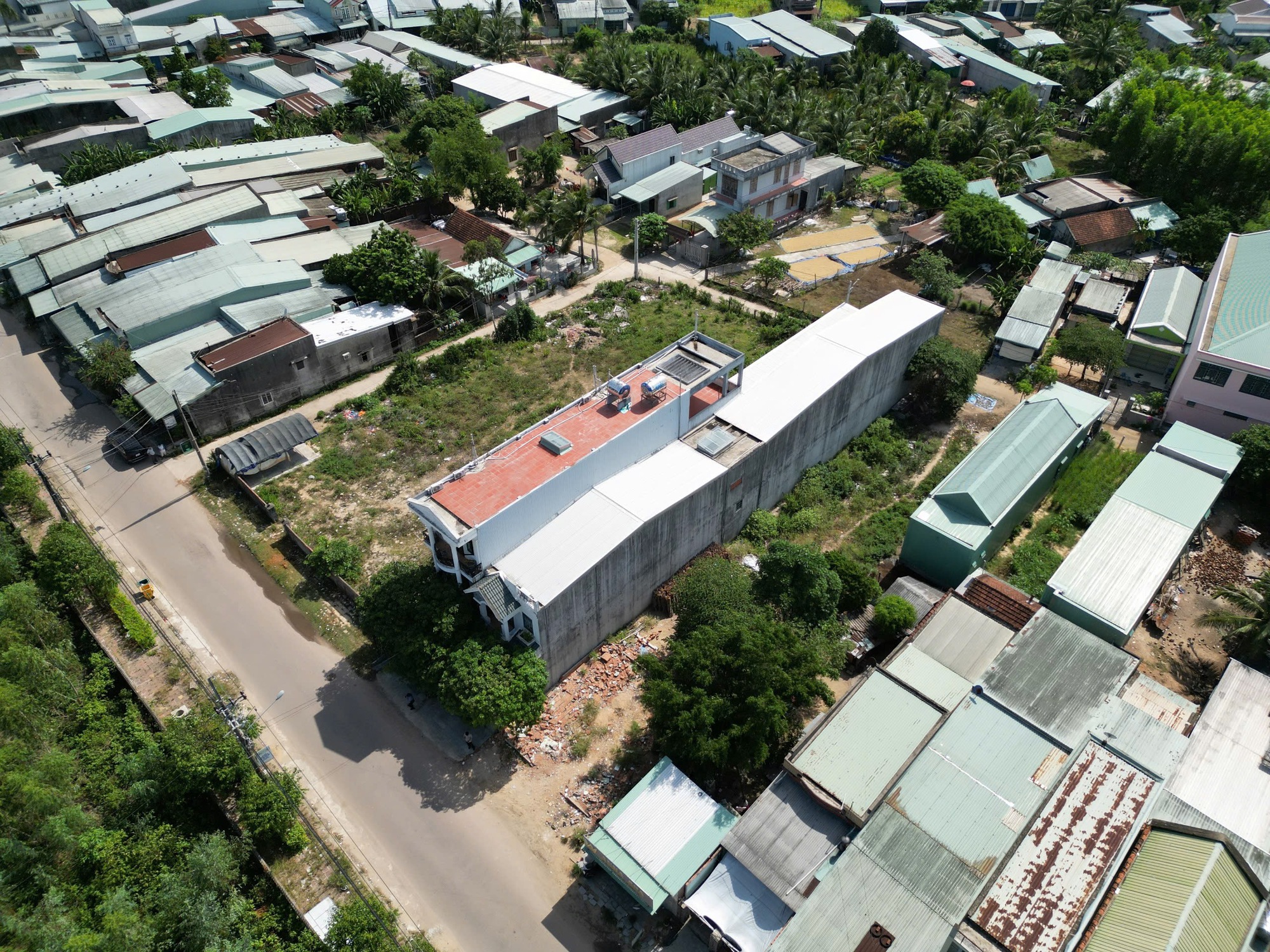 Vụ “Phù phép trong quản lý đất đai, xây dựng”: Chủ tịch phường nói gì khi chuyển cơ quan điều tra? - Ảnh 1.