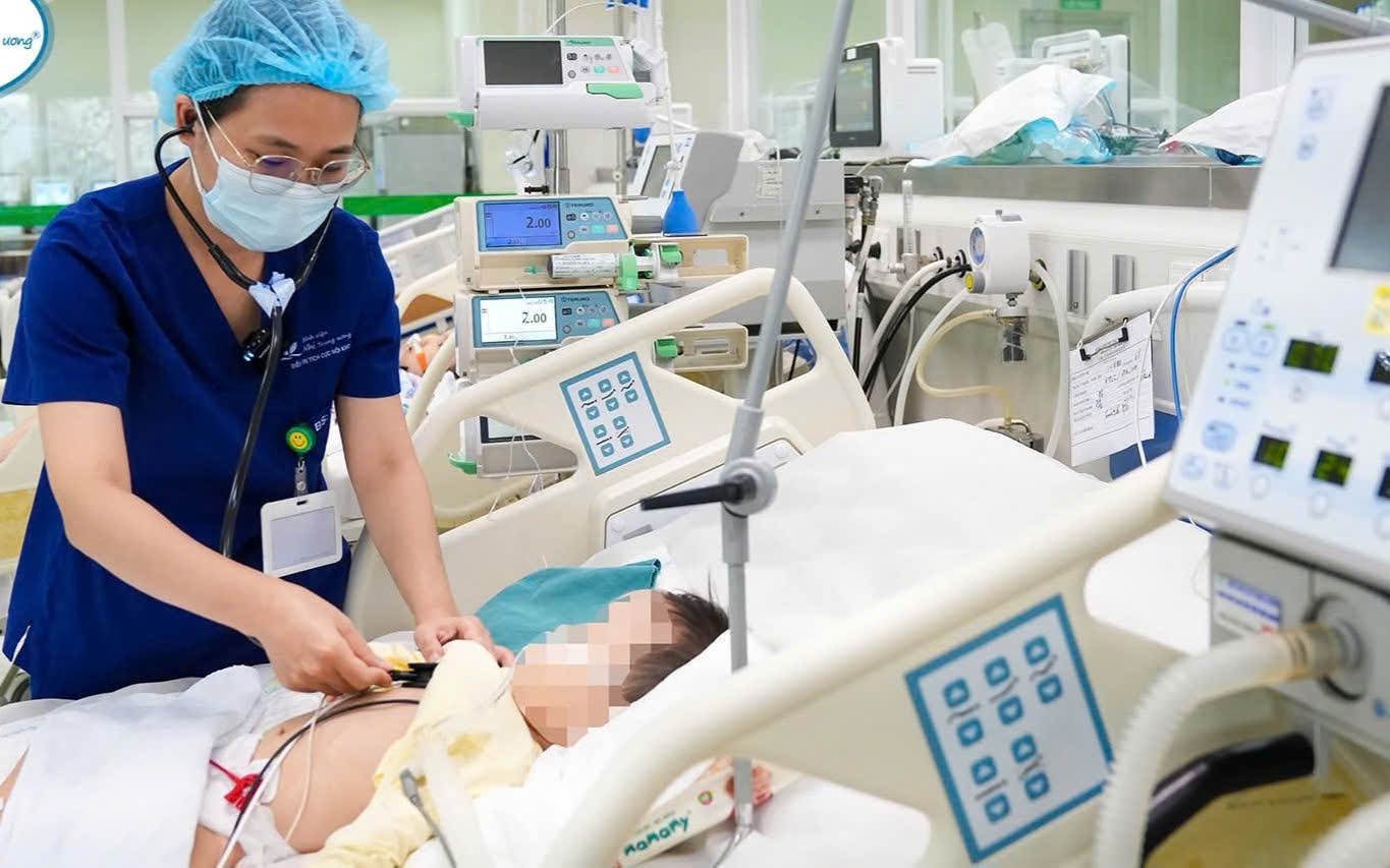 Sai lầm thường gặp khi sơ cứu trẻ uống nhầm dầu thắp đèn