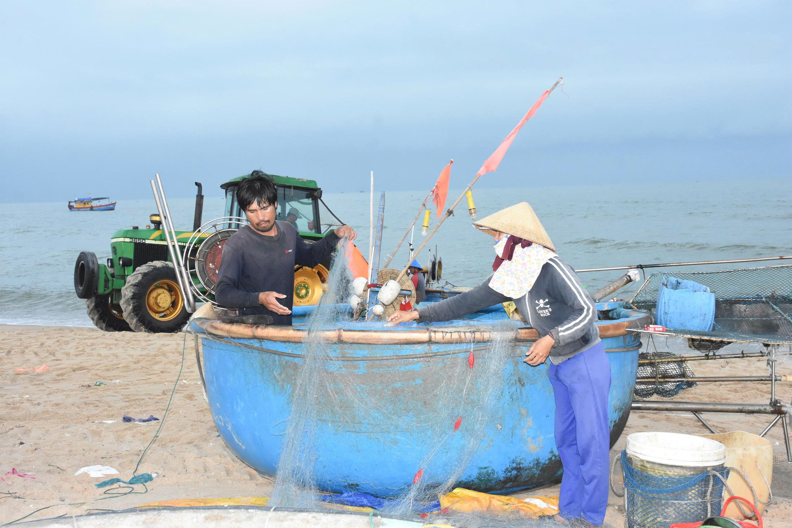 Dấu tròn của một làng chài trăm tuổi - Ảnh 1.