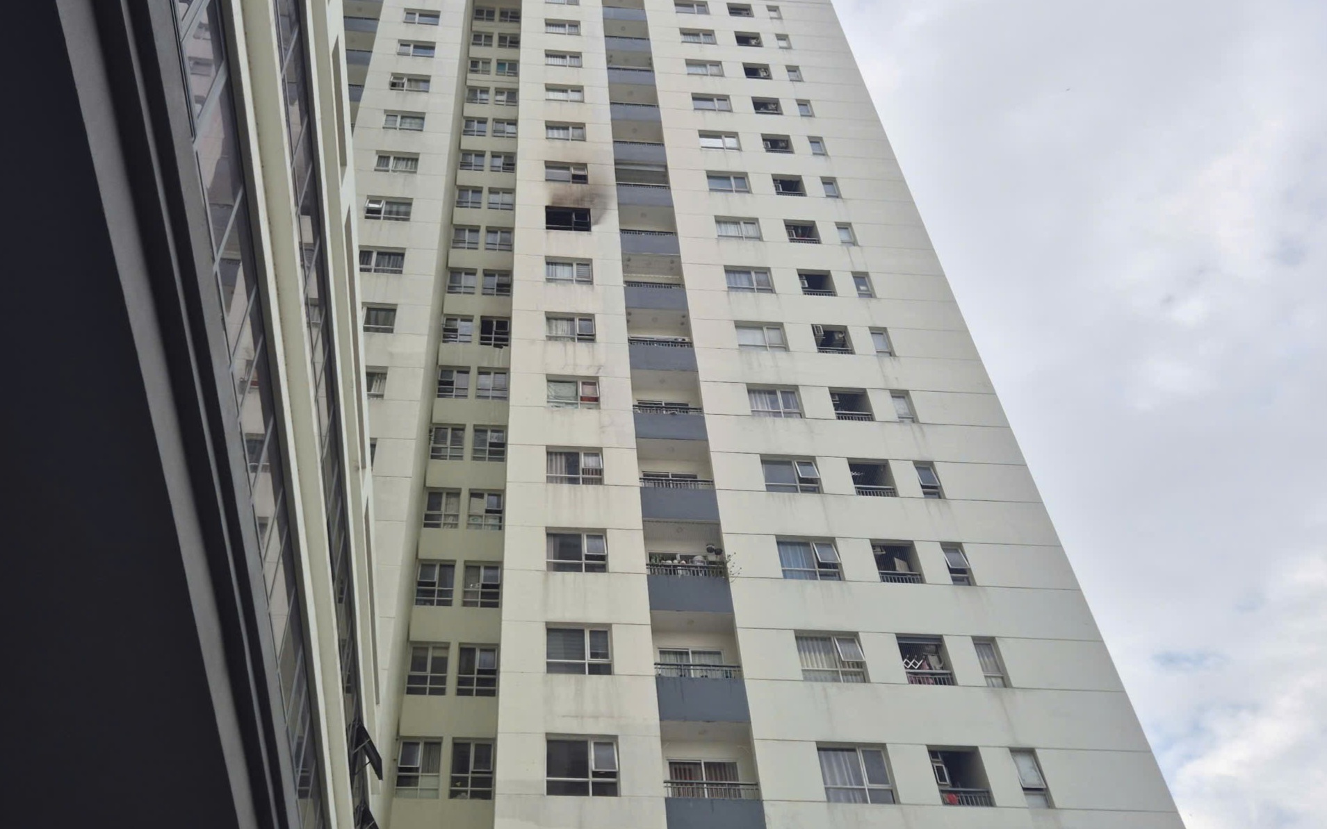 CLIP: Cháy chung cư Dream Home Palace ở TP HCM