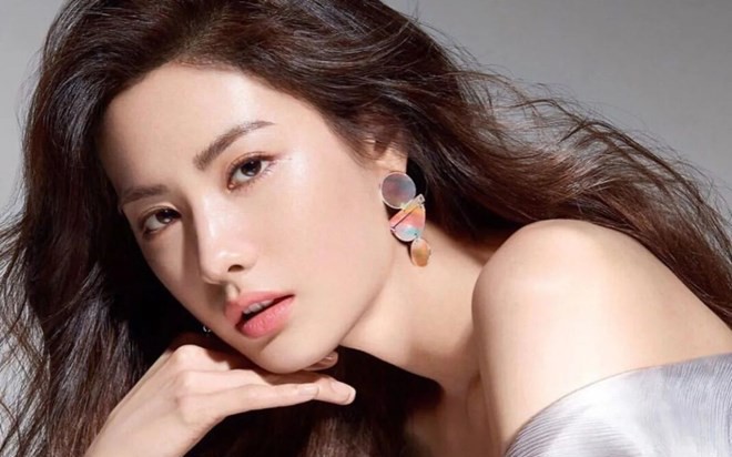 "Mỹ nhân đẹp nhất thế giới" cùng mẹ bắt kẻ cướp có vũ khí