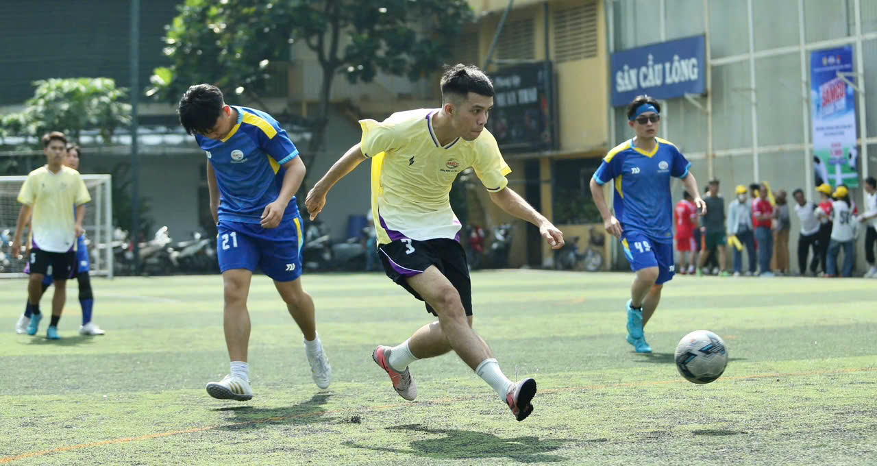 S&ocirc;i nổi giải b&oacute;ng đ&aacute; SAMCO LEAGUE 2025 - Ảnh 5.