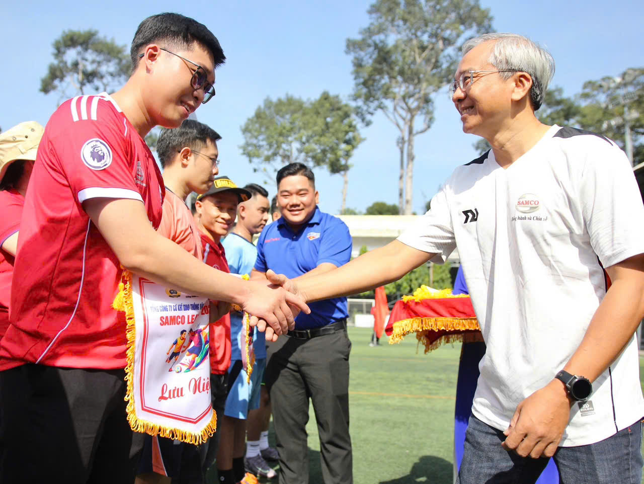 S&ocirc;i nổi giải b&oacute;ng đ&aacute; SAMCO LEAGUE 2025 - Ảnh 1.