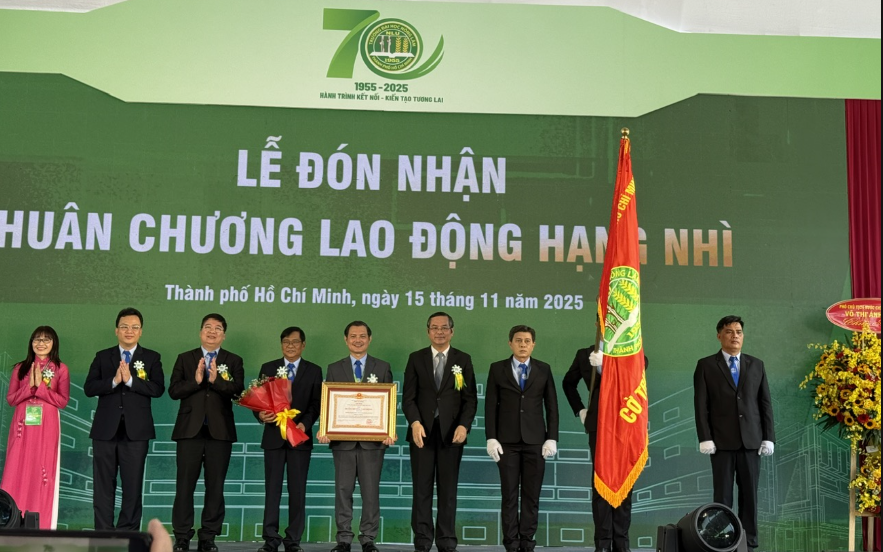 Trường ĐH Nông Lâm TP HCM đón nhận Huân chương Lao động hạng nhì