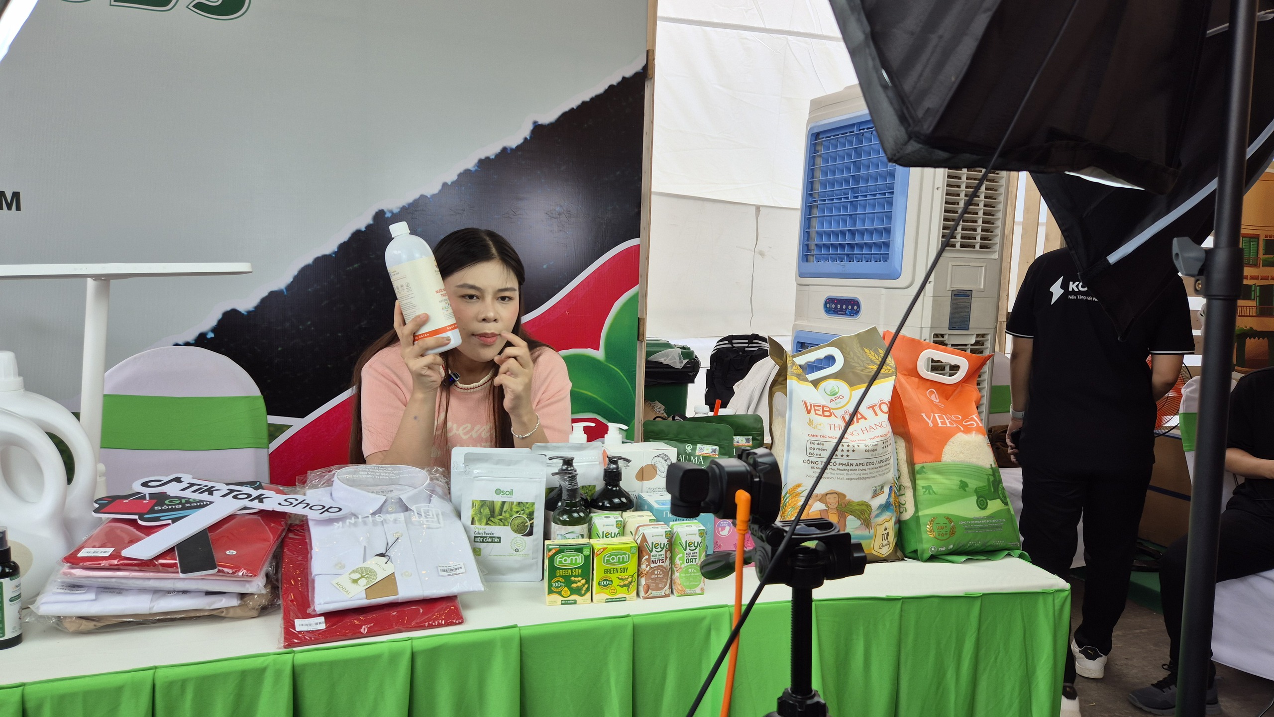 Sản phẩm xanh l&ecirc;n s&oacute;ng livestream - Ảnh 4.