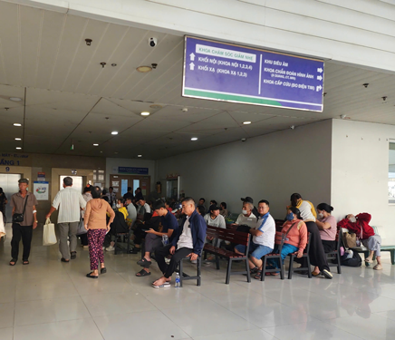 Kh&aacute;m chữa bệnh ung thư tại TP HCM tăng mạnh sau s&aacute;p nhập - Ảnh 1.