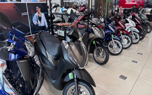 Xe máy Honda tăng giá, các hãng khác giảm