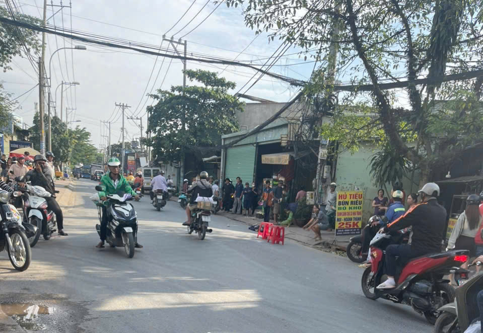 Vụ tai nạn giao thông thương tâm khiến người phụ nữ tử vong trên đường đón cháu - Ảnh 1.