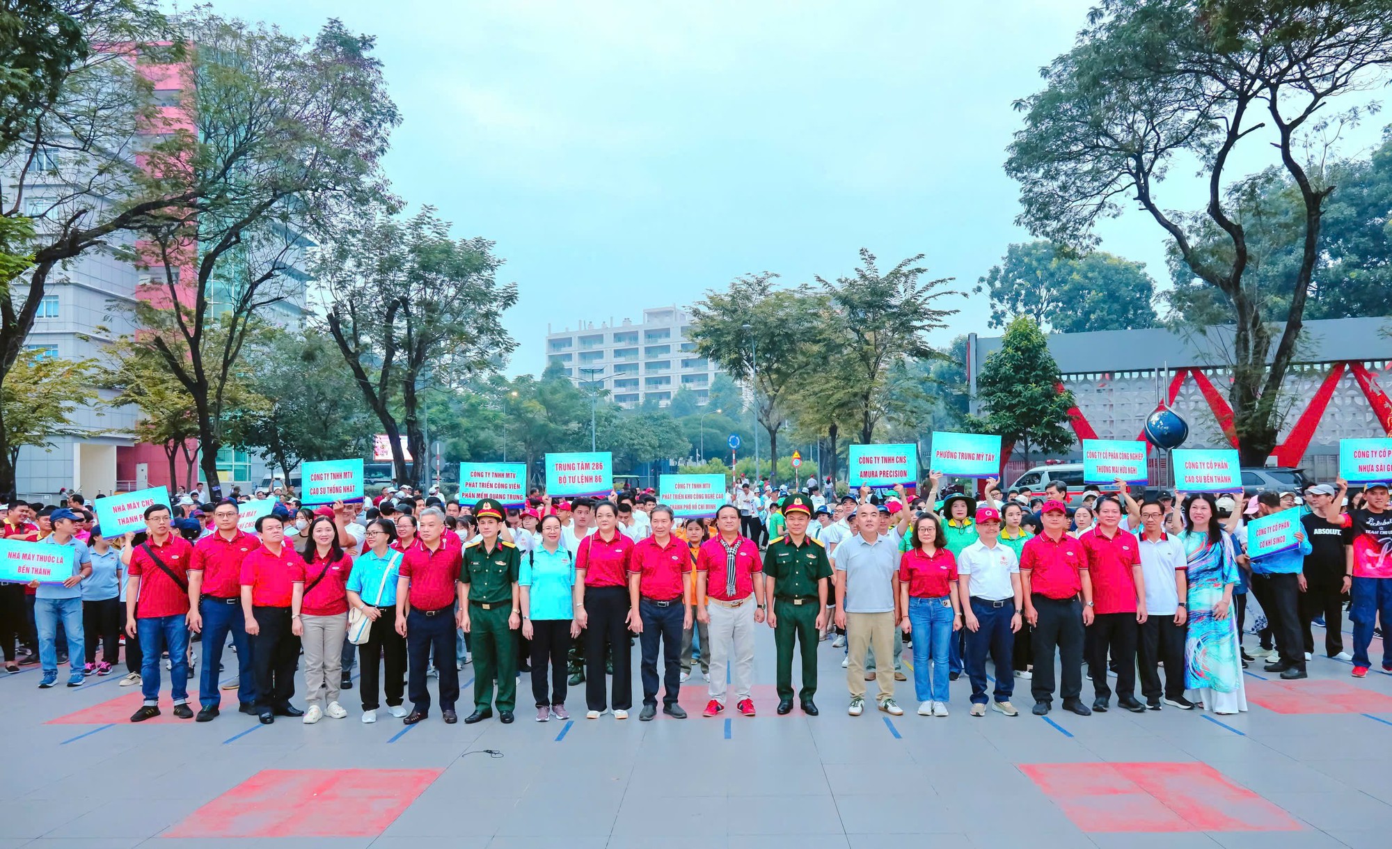 Tổng C&ocirc;ng ty C&ocirc;ng nghiệp S&agrave;i G&ograve;n đi bộ đồng h&agrave;nh v&igrave; an sinh x&atilde; hội - Ảnh 2.