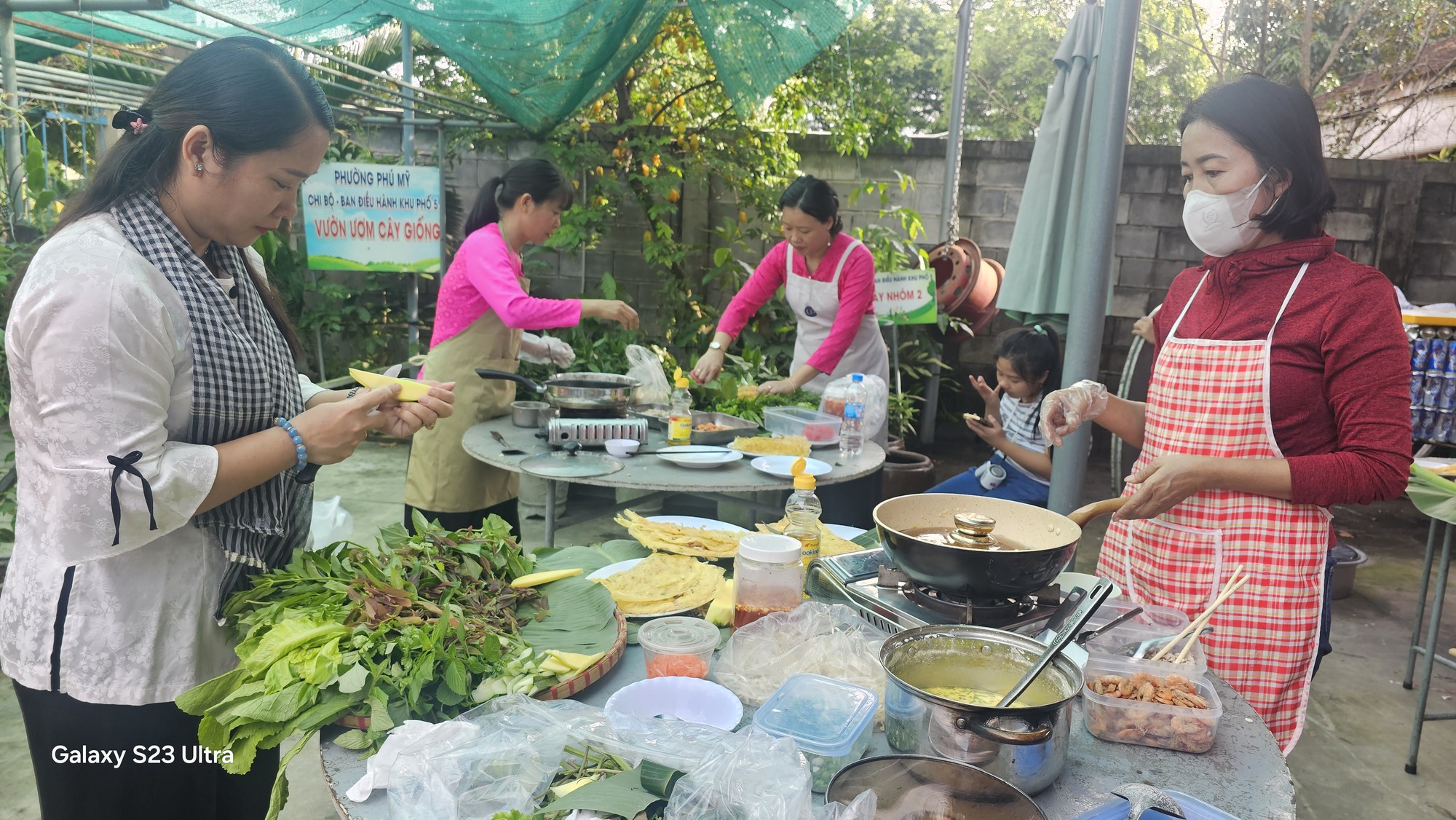 Nguy&ecirc;n Chủ tịch nước Nguyễn Minh Triết tham dự Ng&agrave;y hội đại đo&agrave;n kết to&agrave;n d&acirc;n tộc - Ảnh 4.