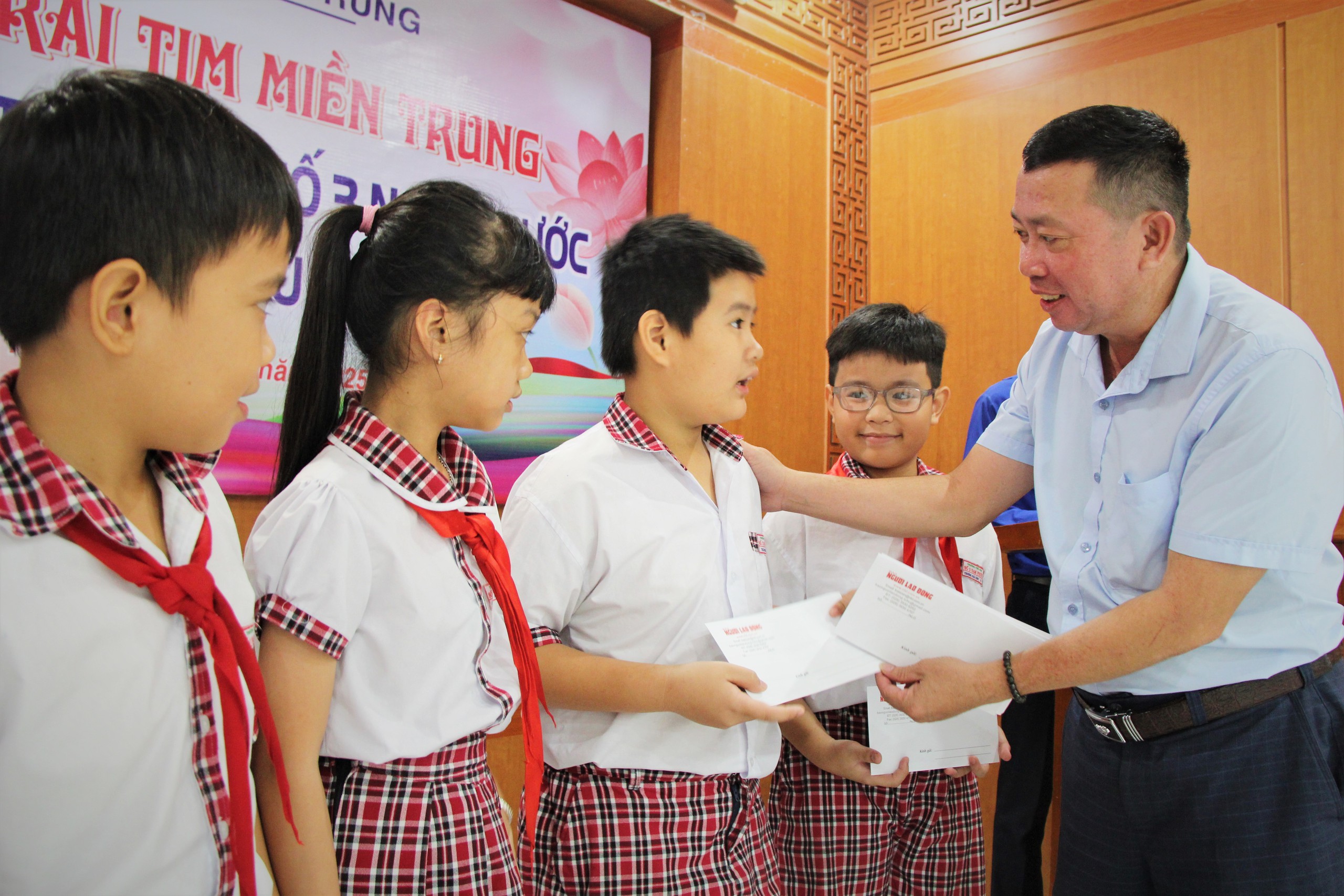 Trái tim miền Trung hỗ trợ Trường Tiểu học số 3 Nam Phước tại Đà Nẵng - Ảnh 8.