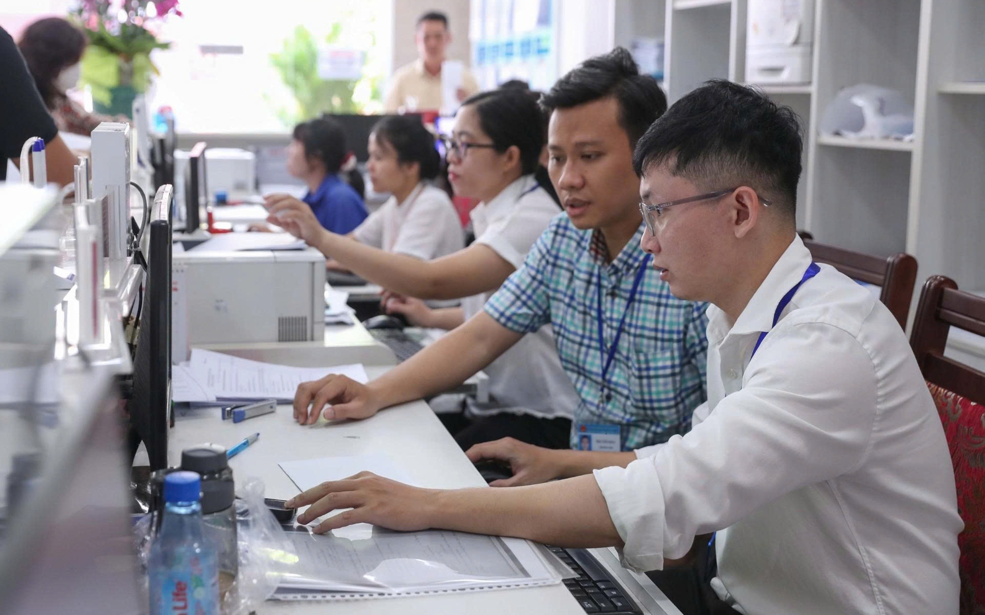 Kiểm soát viên chức khi góp vốn, điều hành doanh nghiệp