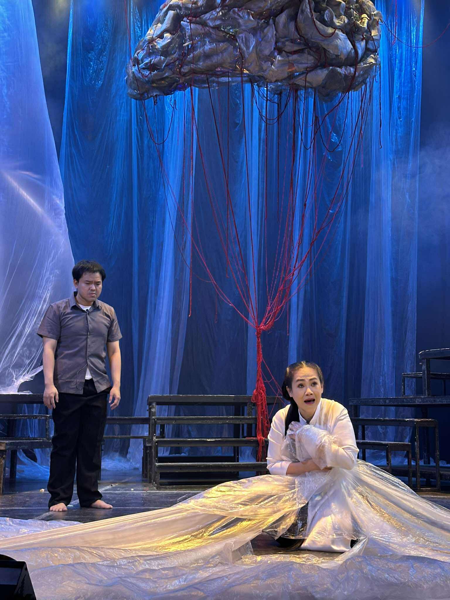 Thạc sĩ, đạo diễn Thanh Thương dốc sức cho "Cơn hồng thủy" - Ảnh 2.