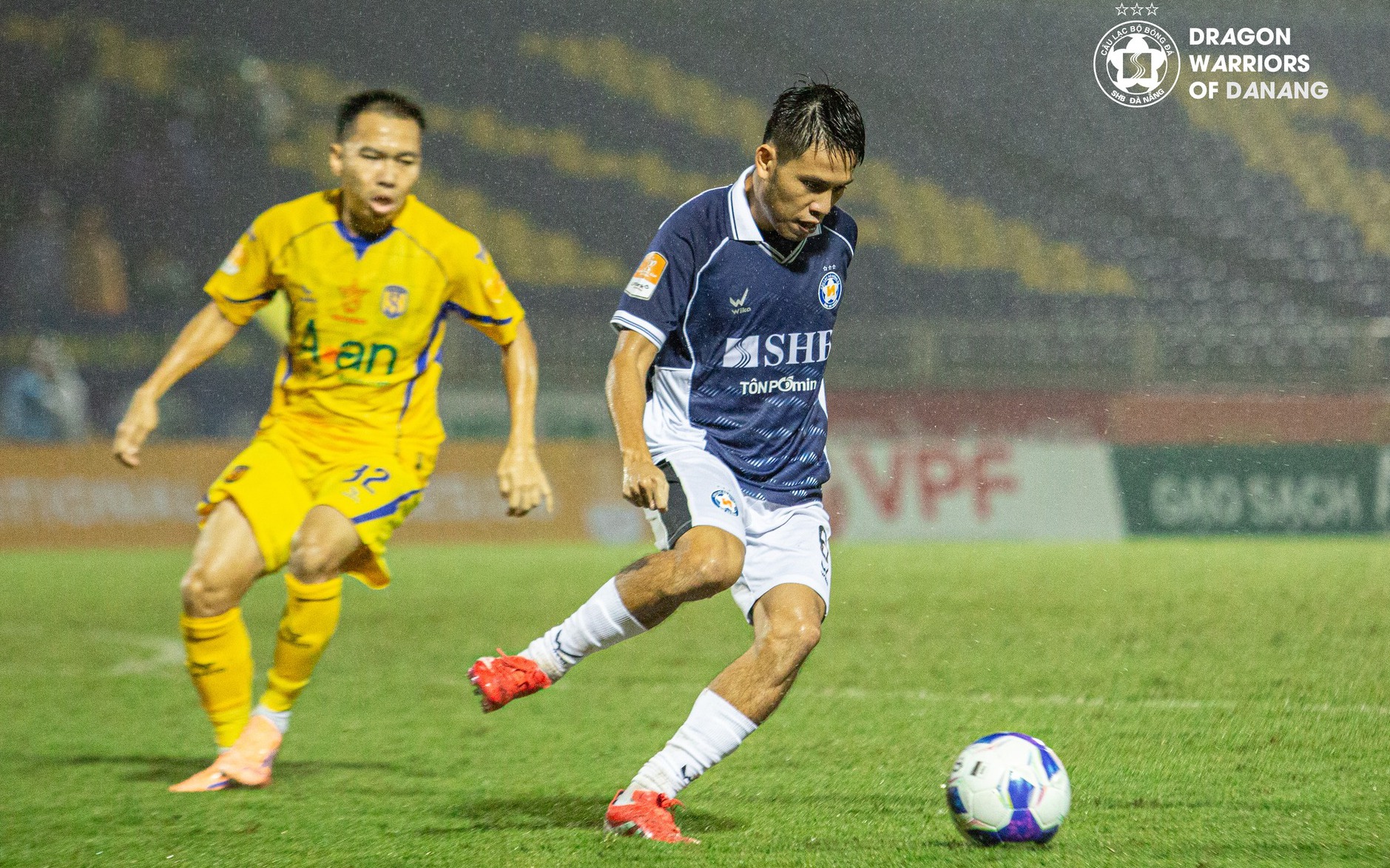 Clip: Đặng Anh Tuấn ghi bàn như huyền thoại Maradona, giúp CLB Đà Nẵng lọt tứ kết Cúp Quốc gia