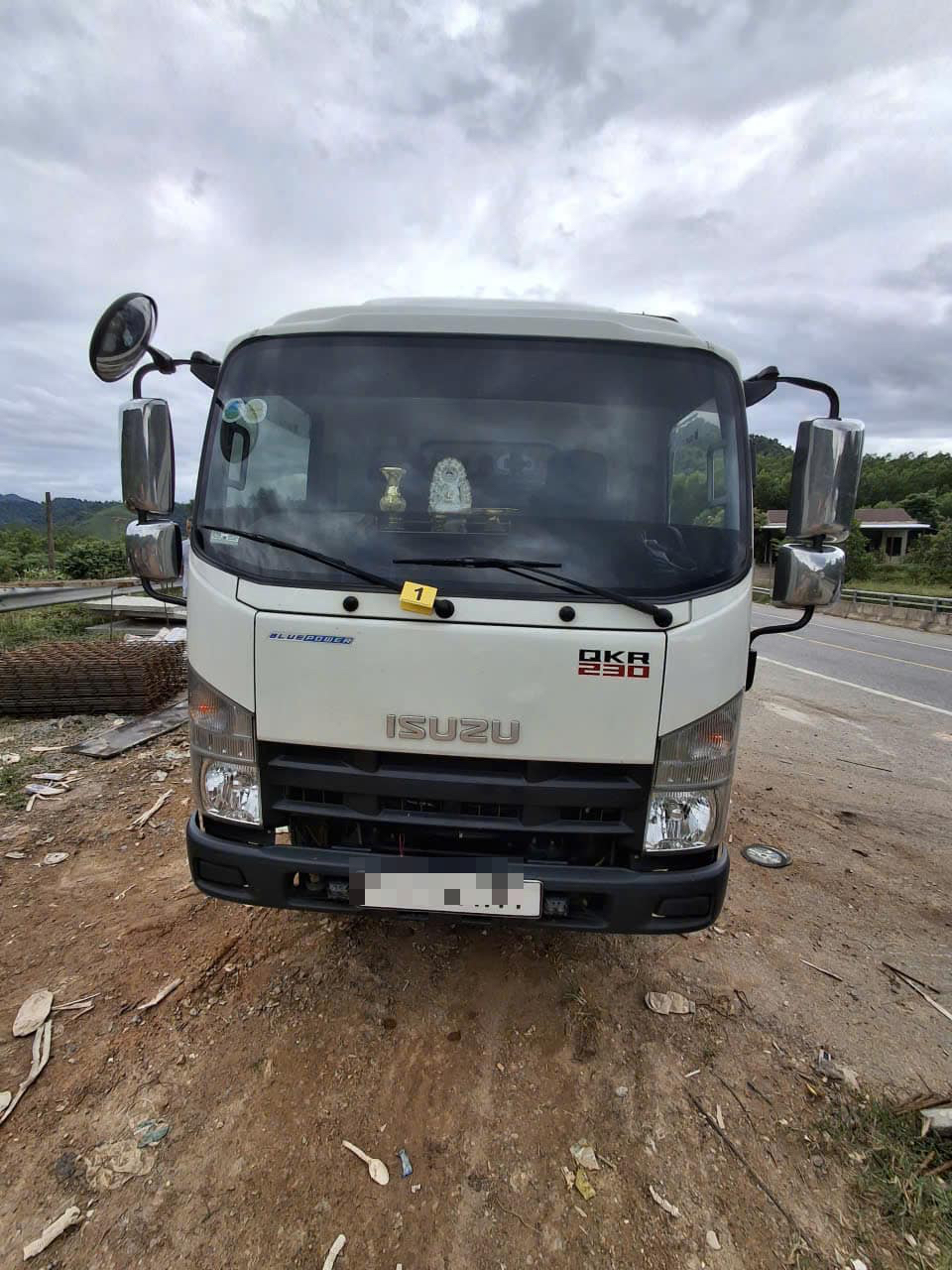 Ba thanh niên bị công an bắt giữ vì làm chuyện này trên cao tốc La Sơn - Hoà Liên - Ảnh 2.