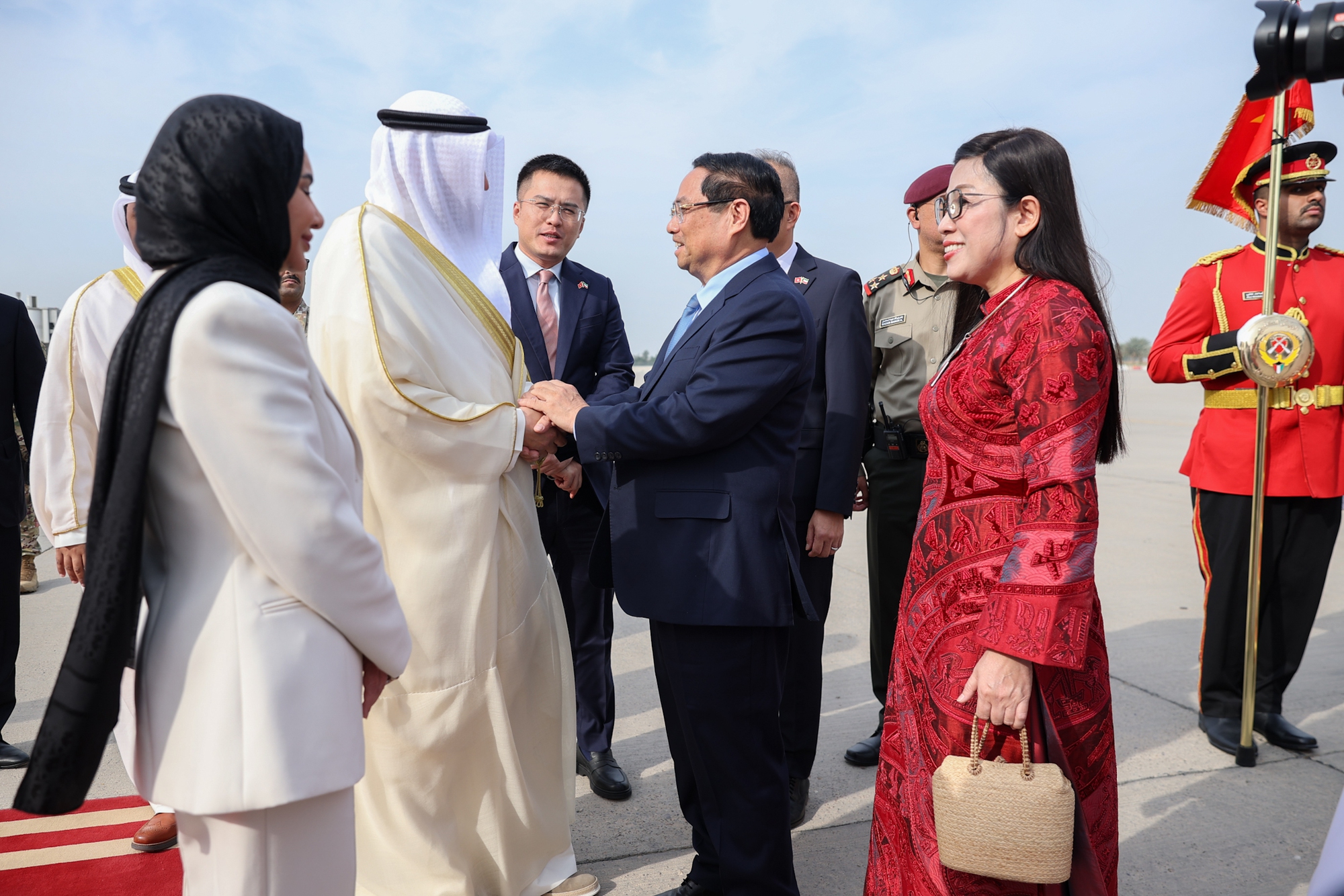 Thủ tướng Phạm Minh Chính bắt đầu thăm Kuwait - Ảnh 2.