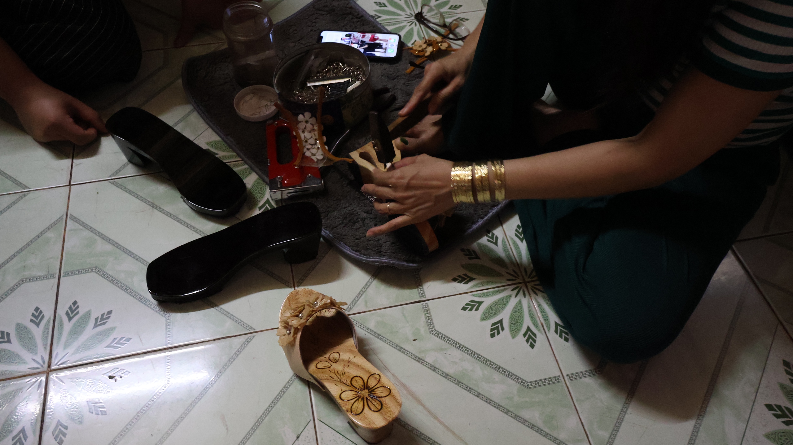 &ldquo;X&oacute;m guốc&rdquo; hơn 100 năm giữa l&ograve;ng đ&ocirc; thị - Ảnh 2.