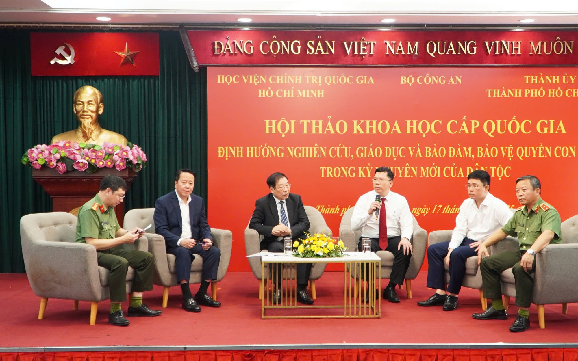 Bảo vệ quyền con người trong thời đại số