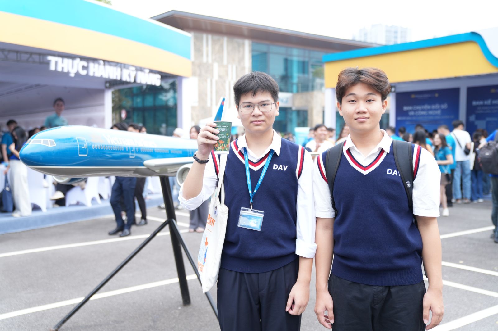Vietnam Airlines tổ chức th&agrave;nh c&ocirc;ng Ng&agrave;y hội việc l&agrave;m 2025 lần đầu ti&ecirc;n - Ảnh 4.