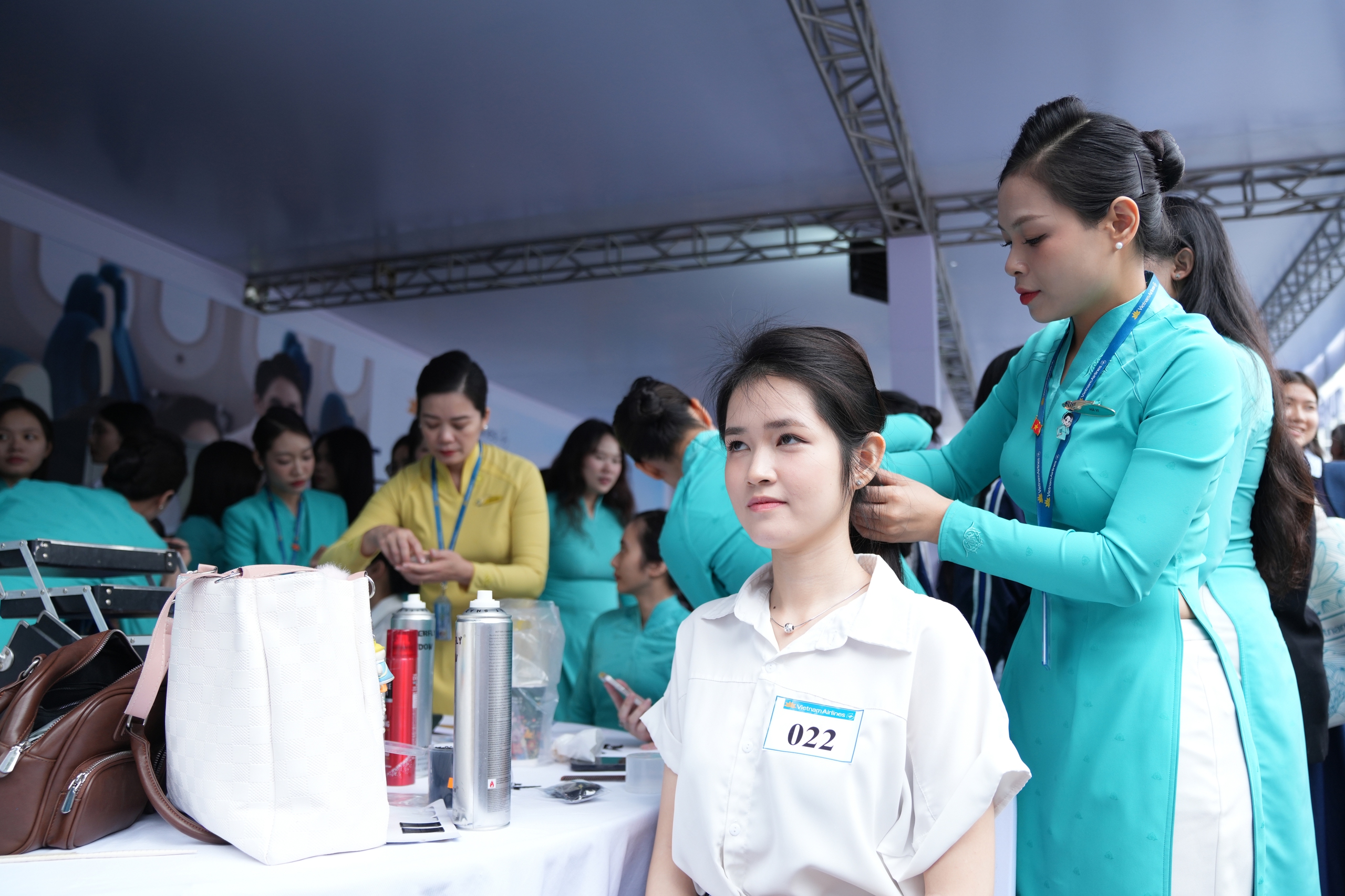 Vietnam Airlines tổ chức th&agrave;nh c&ocirc;ng Ng&agrave;y hội việc l&agrave;m 2025 lần đầu ti&ecirc;n - Ảnh 5.