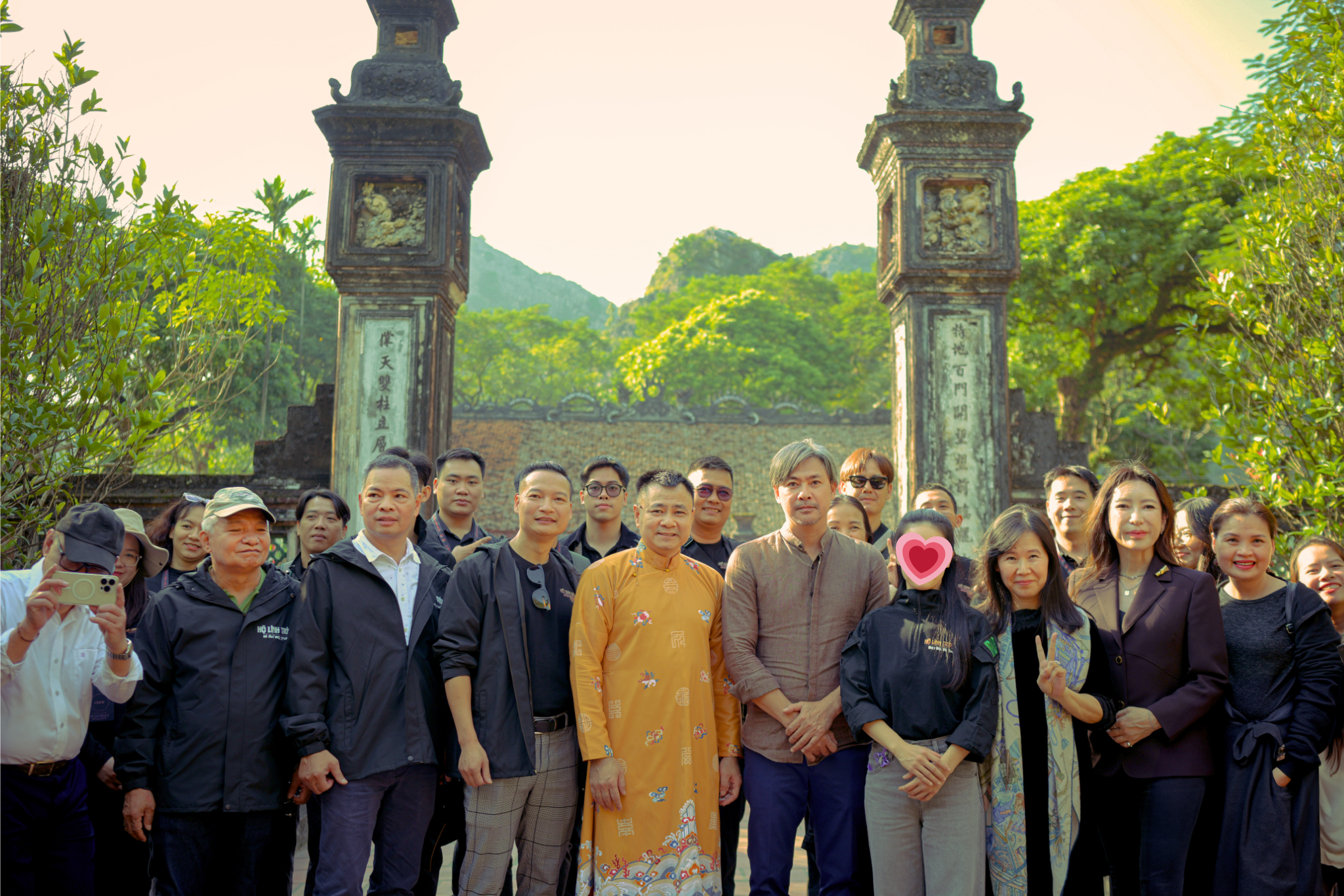 NSND Tự Long hát "Tình đất" cảm ơn Ninh Bình - Ảnh 1.