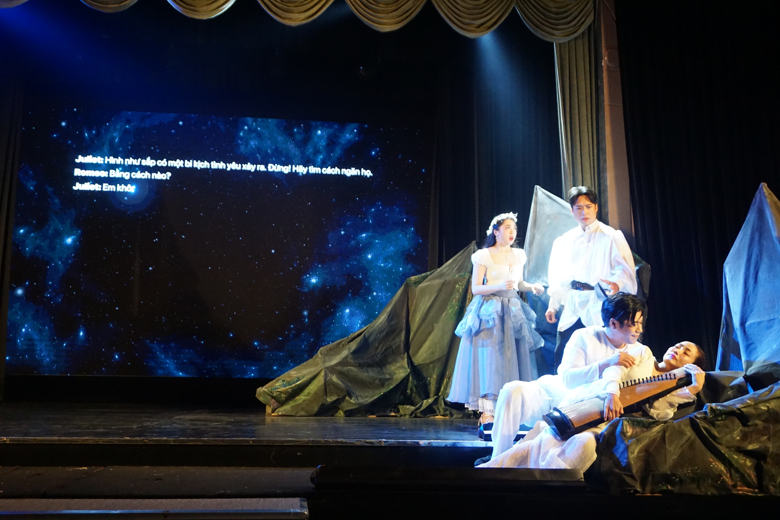 "Nguyệt Hạ" &ndash; H&agrave;nh tr&igrave;nh của l&ograve;ng y&ecirc;u nghề v&agrave; kh&aacute;t vọng trẻ h&oacute;a s&acirc;n khấu của NSND Hồng V&acirc;n - Ảnh 3.