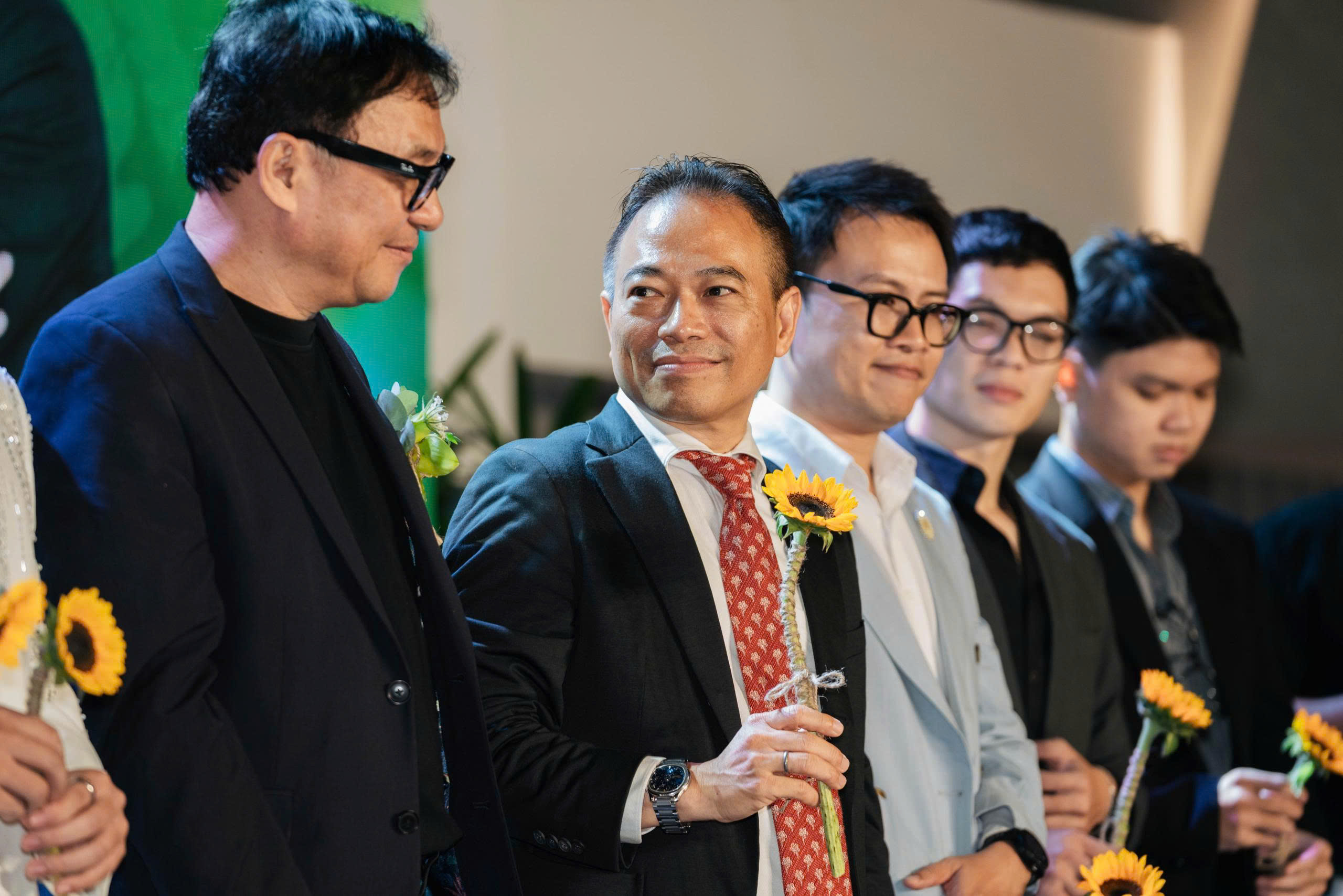 TGĐ ESUHAI Group L&ecirc; Long Sơn: ra mắt MV &ldquo;Ơn Thầy&rdquo; - Ảnh 4.