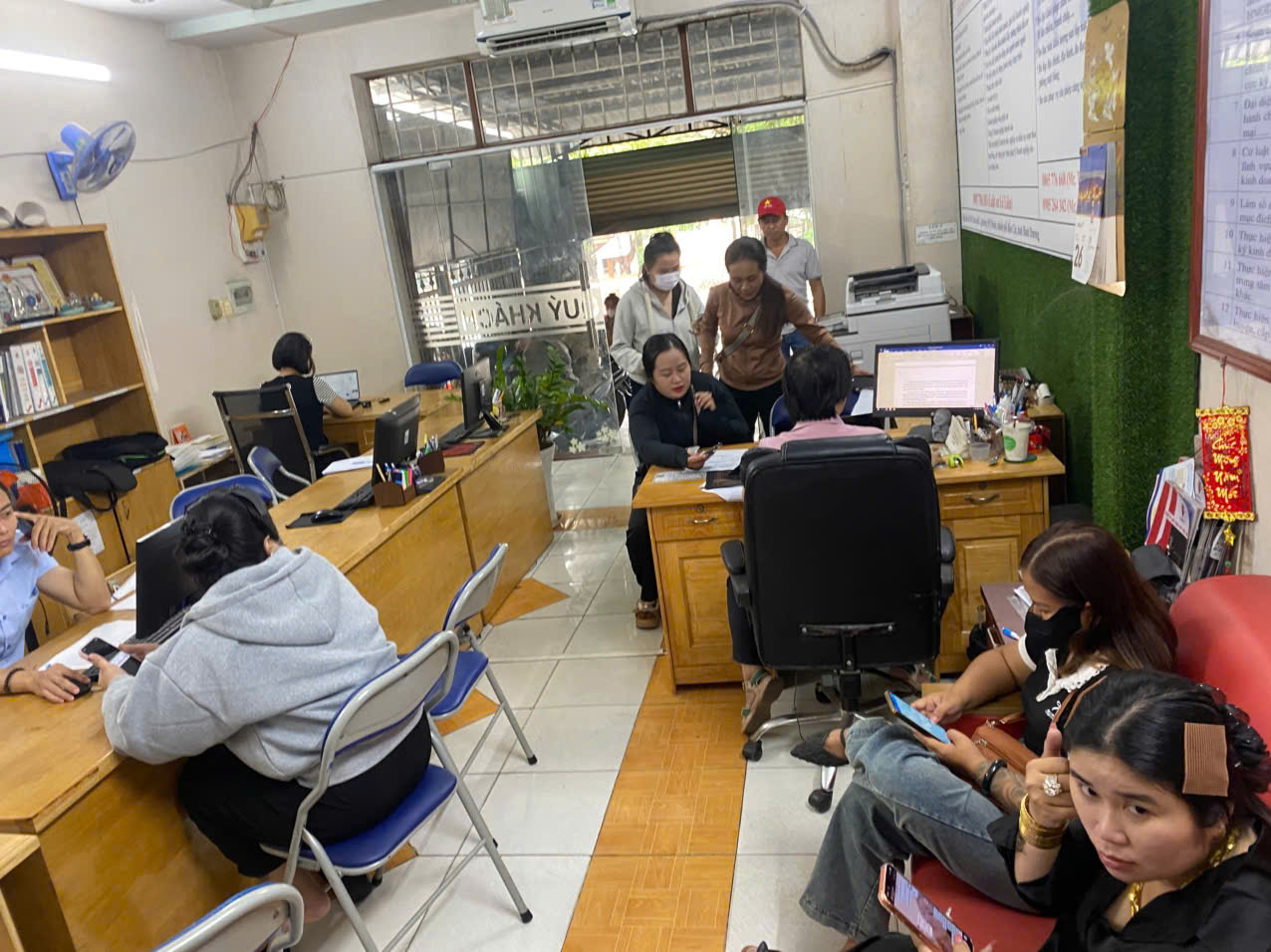 Nạn nh&acirc;n đường d&acirc;y hụi online "khủng" ở TP HCM n&oacute;i được đồng nghiệp rủ chơi v&igrave; biết thiếu nợ - Ảnh 2.