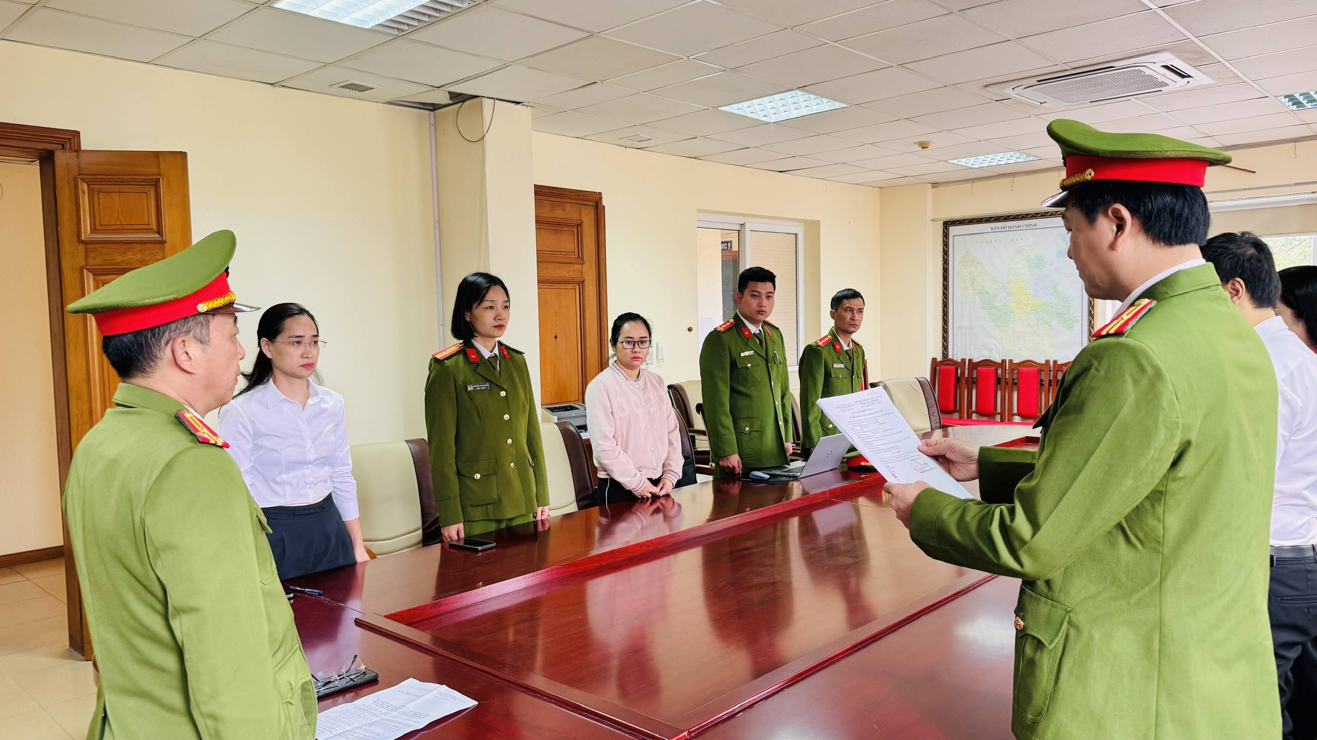 Khởi tố gi&aacute;m đốc doanh nghiệp vi phạm quy định x&acirc;y dựng tại L&agrave;o Cai - Ảnh 3.