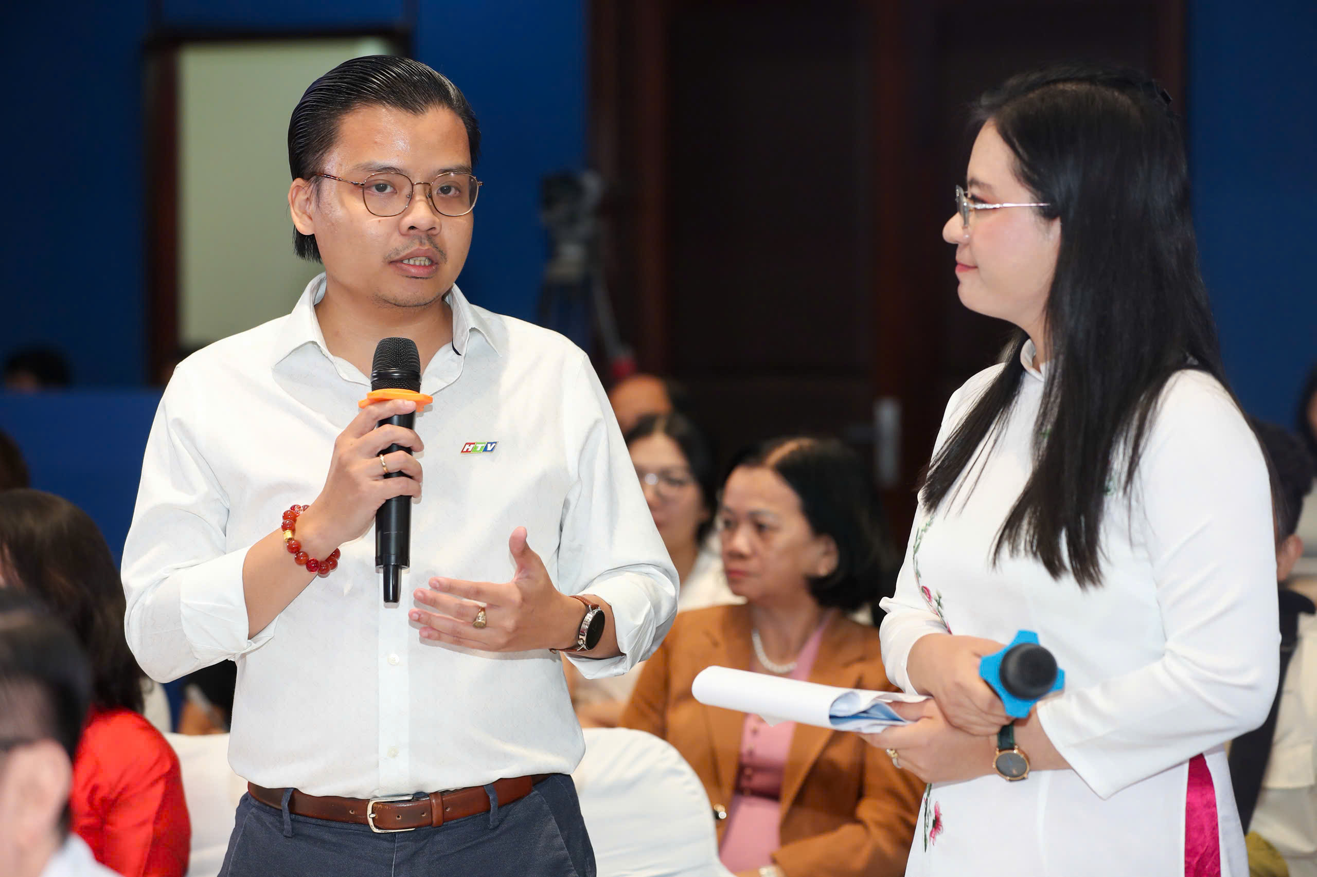 Lan tỏa t&igrave;nh người - T&ocirc;n vinh người &ldquo;gieo chữ&rdquo; v&agrave; &ldquo;gieo y&ecirc;u thương&rdquo; - Ảnh 13.