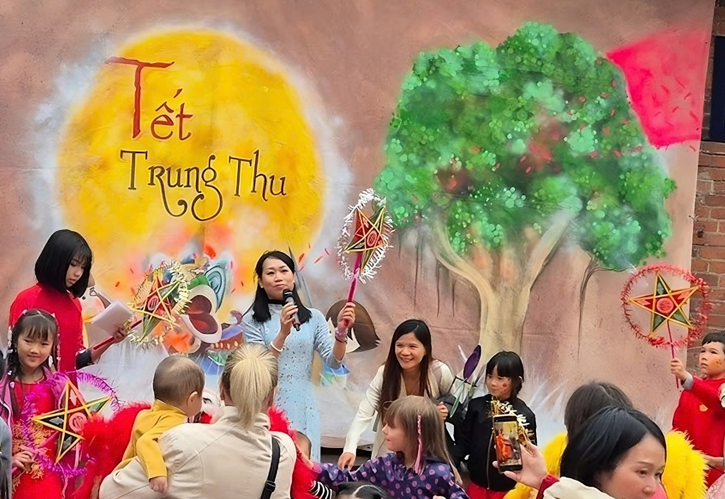 Lan tỏa t&igrave;nh người - T&ocirc;n vinh người &ldquo;gieo chữ&rdquo; v&agrave; &ldquo;gieo y&ecirc;u thương&rdquo; - Ảnh 28.