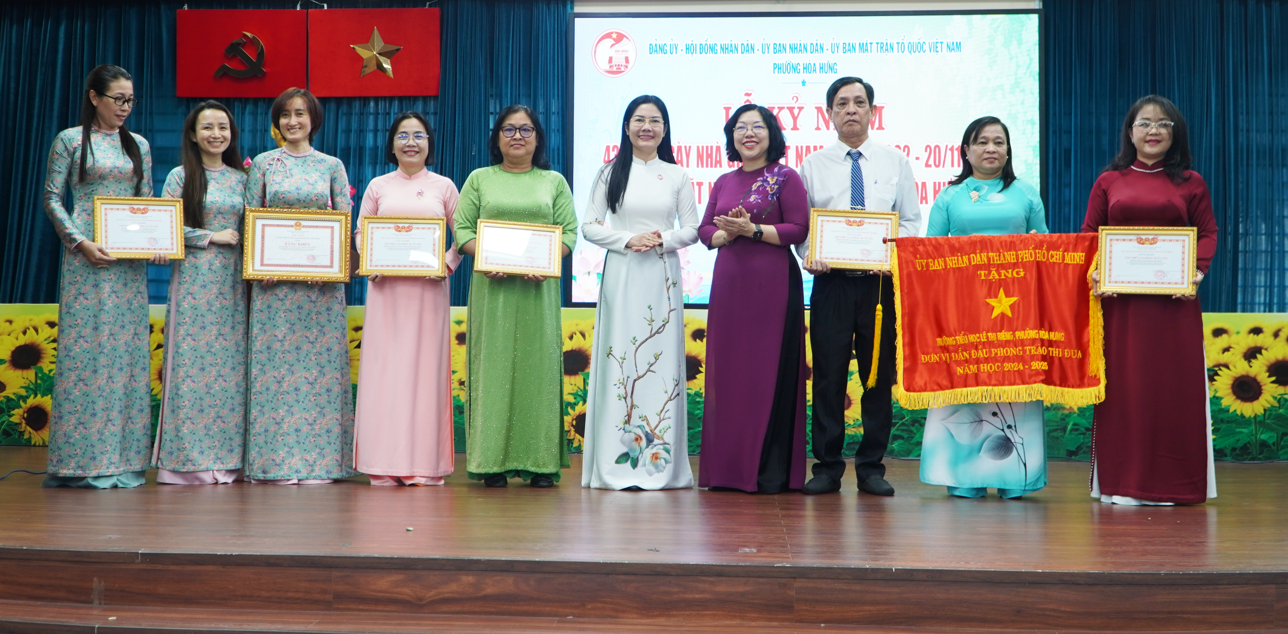 Ấm &aacute;p lễ kỷ niệm ng&agrave;y Nh&agrave; gi&aacute;o tại qu&ecirc; hương của "cụ tổ ng&agrave;nh gi&aacute;o dục Nam Kỳ" - Ảnh 6.