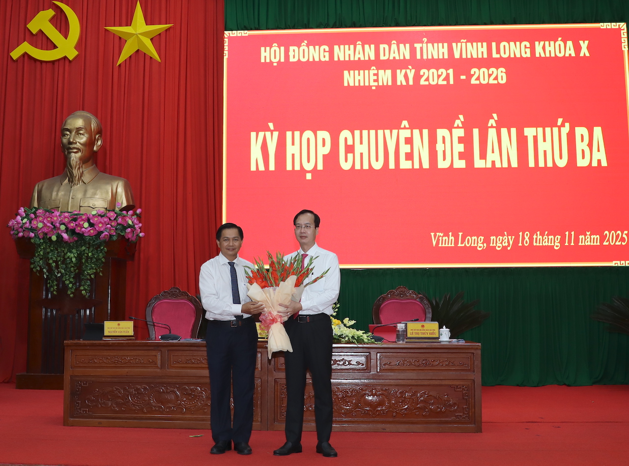 &Ocirc;ng Trần Tr&iacute; Quang được bầu l&agrave;m Chủ tịch UBND tỉnh Vĩnh Long mới nhất - Ảnh 1.