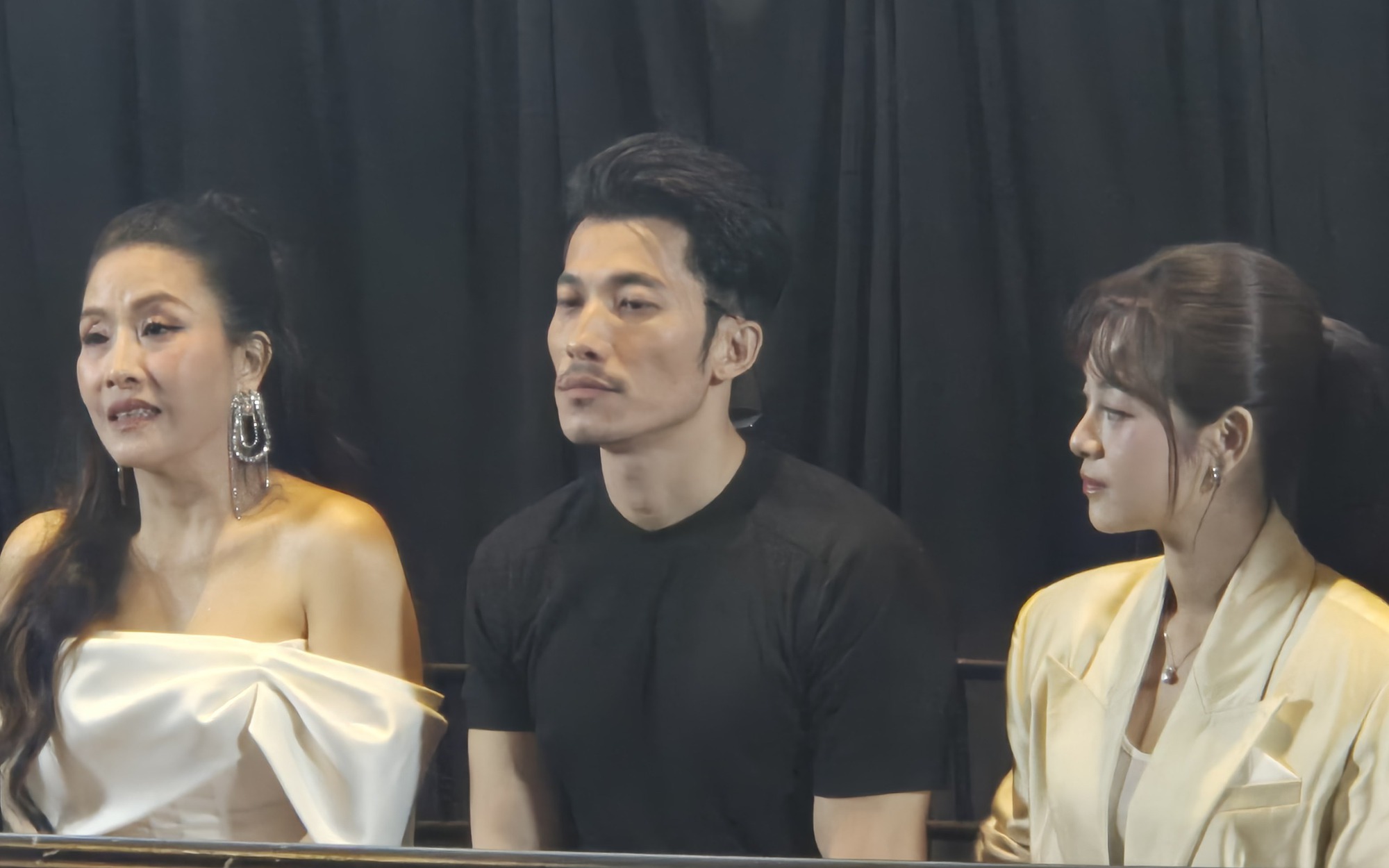 Kiều Oanh vui làm "dàn bao" cho Liên Bỉnh Phát, Tam Triều Dâng