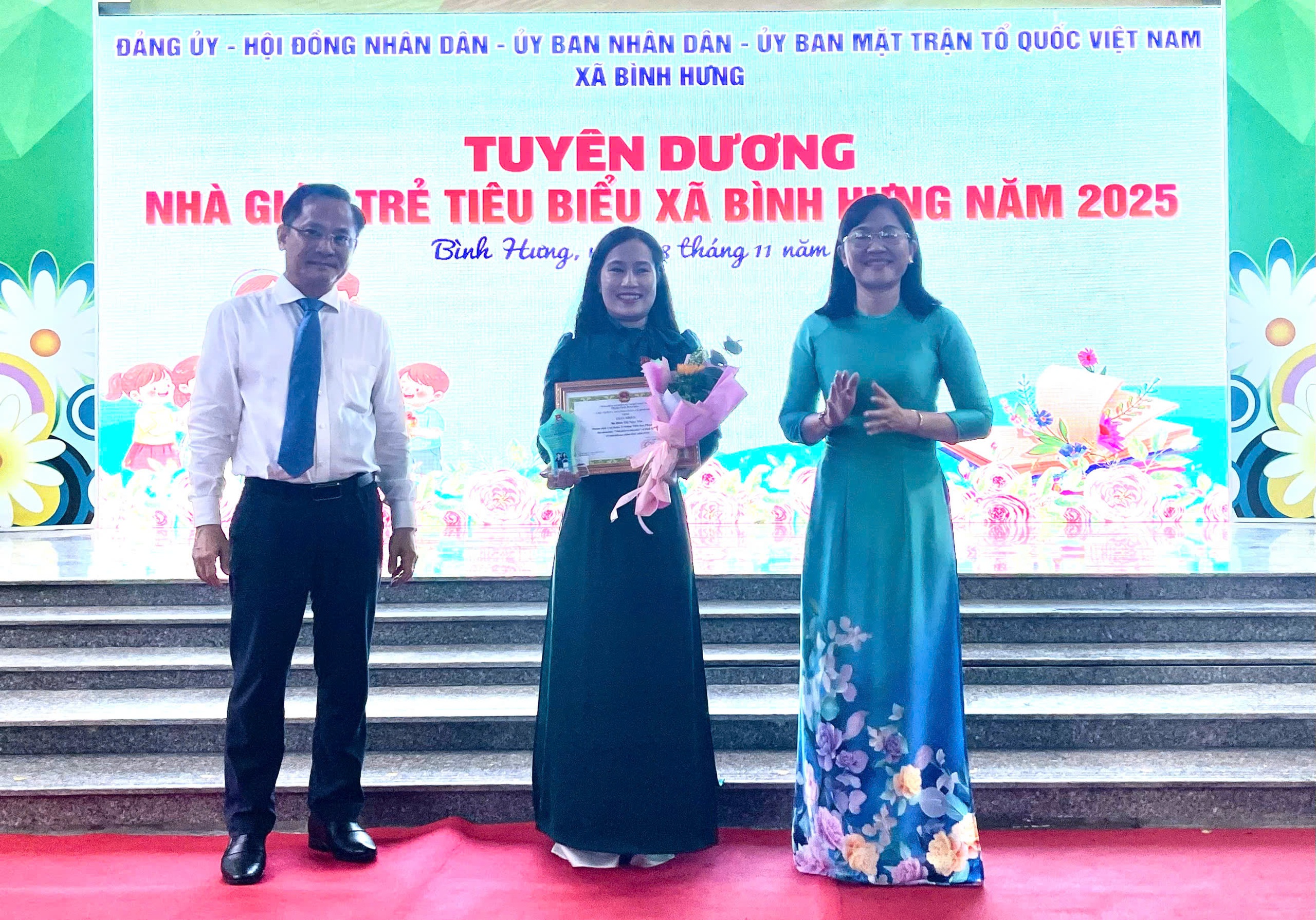 Nhiều địa phương tri &acirc;n đội ngũ nh&agrave; gi&aacute;o nh&acirc;n kỉ niệm 43 năm Ng&agrave;y Nh&agrave; gi&aacute;o Việt Nam - Ảnh 2.