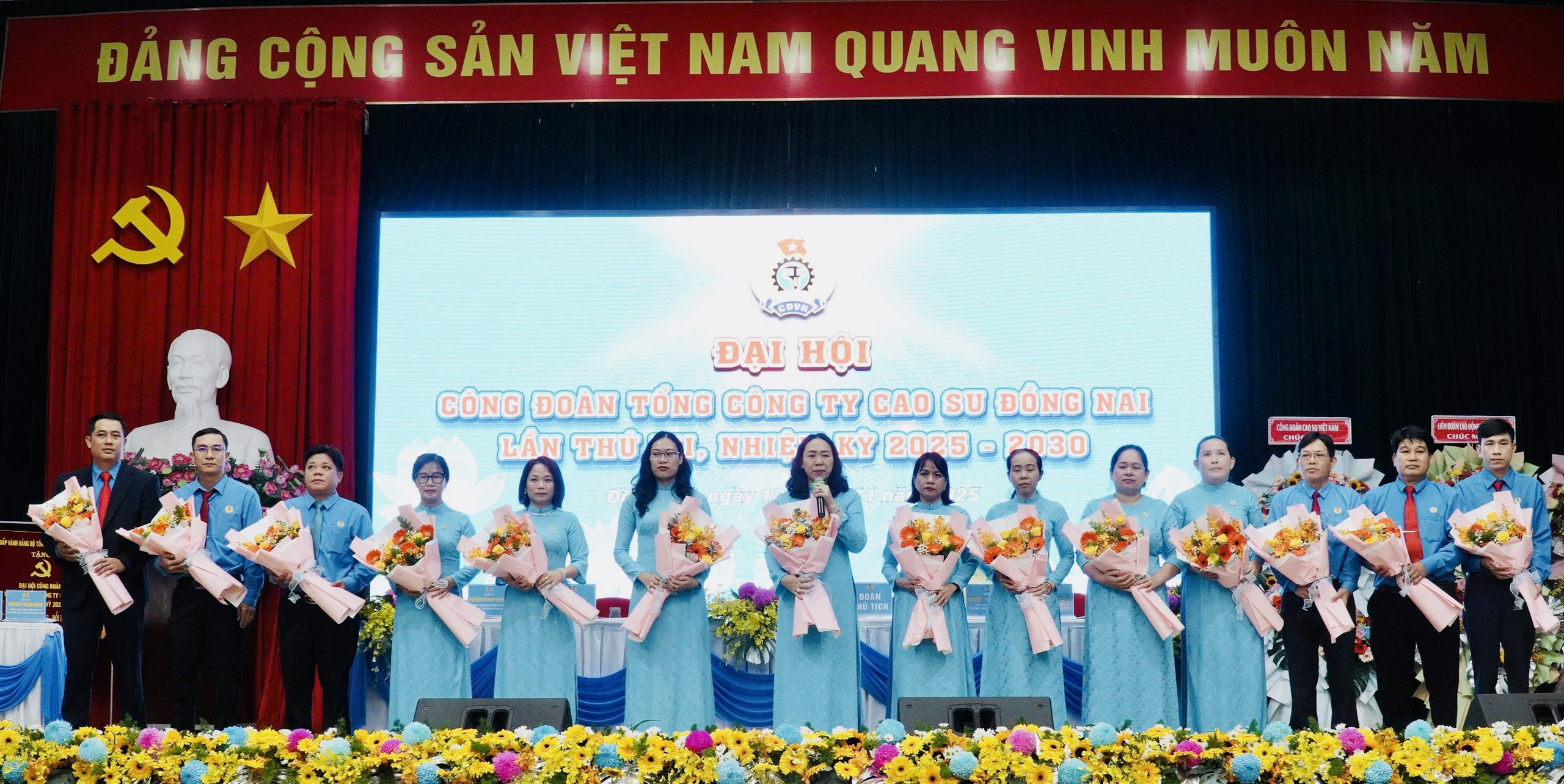 B&agrave; Trương Thị Huế Minh l&agrave;m Chủ tịch C&ocirc;ng đo&agrave;n Tổng C&ocirc;ng ty Cao su Đồng Nai - Ảnh 1.