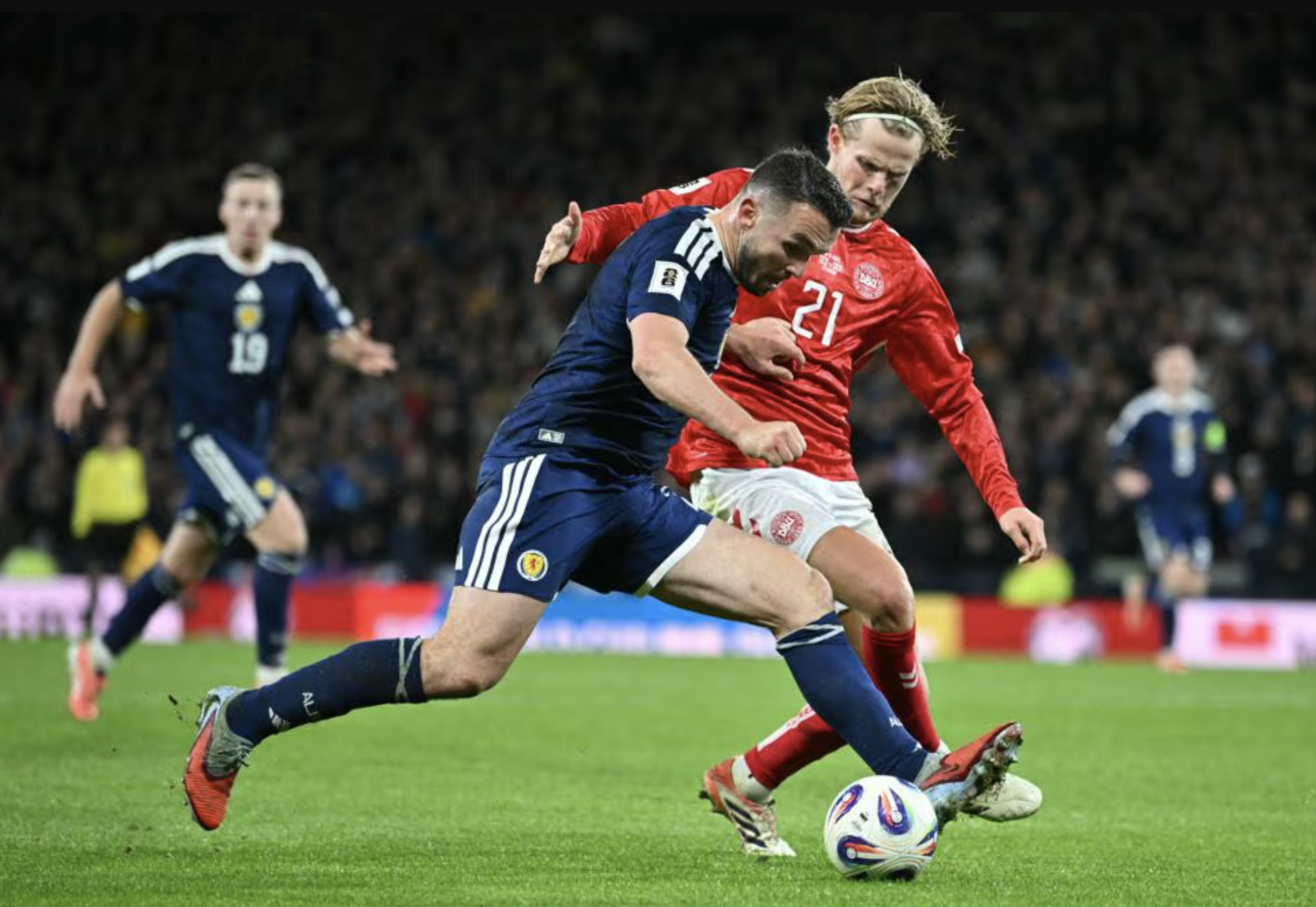 Thắng nghẹt thở Đan Mạch, "ngựa ô" Scotland góp mặt World Cup sau 28 năm - Ảnh 1.