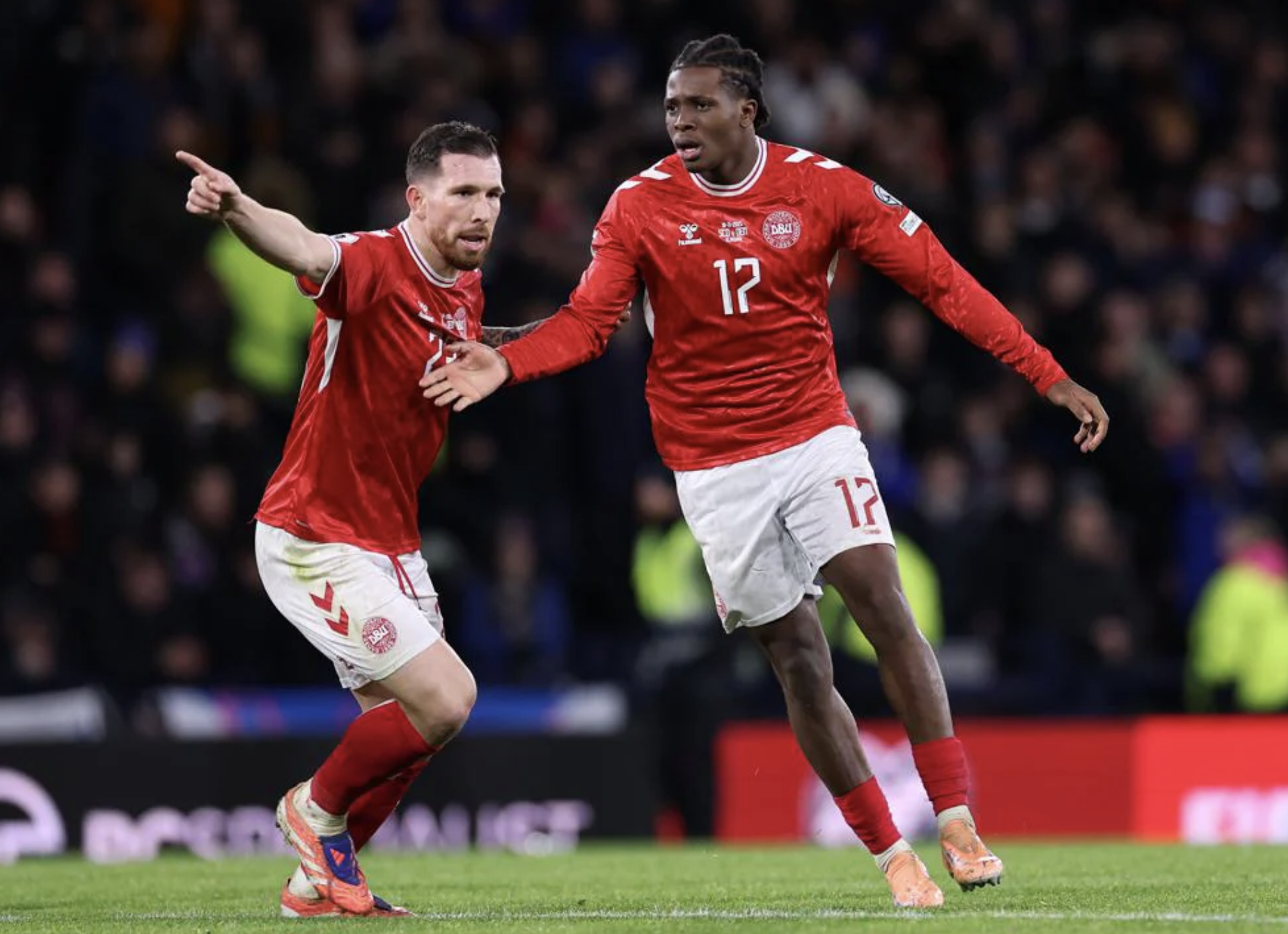 Thắng nghẹt thở Đan Mạch, "ngựa ô" Scotland góp mặt World Cup sau 28 năm - Ảnh 6.
