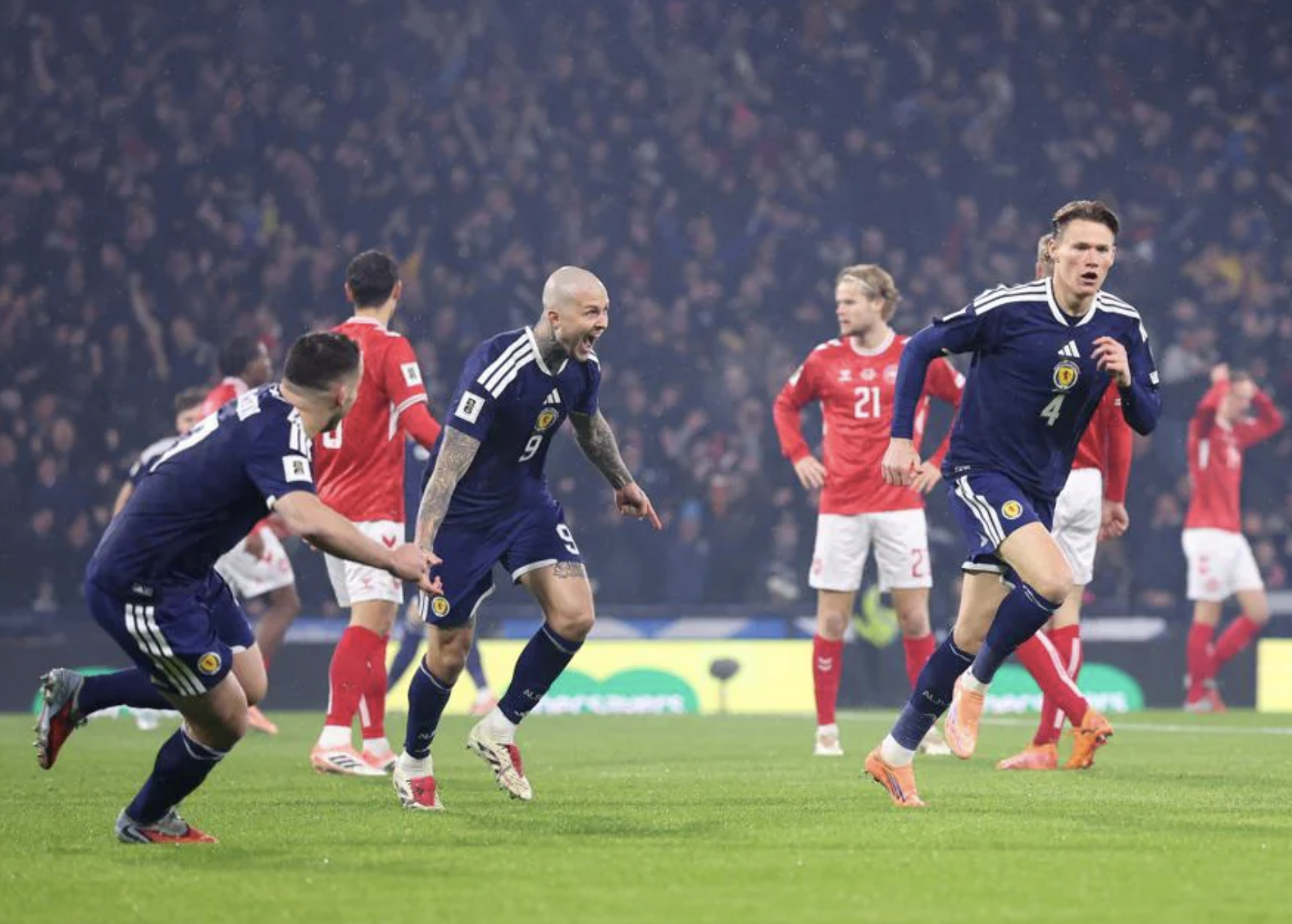 Thắng nghẹt thở Đan Mạch, "ngựa ô" Scotland góp mặt World Cup sau 28 năm - Ảnh 3.